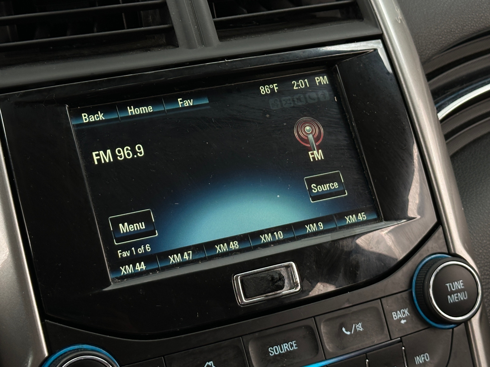 Thumbnail: 2015 Chevrolet Malibu - 3
