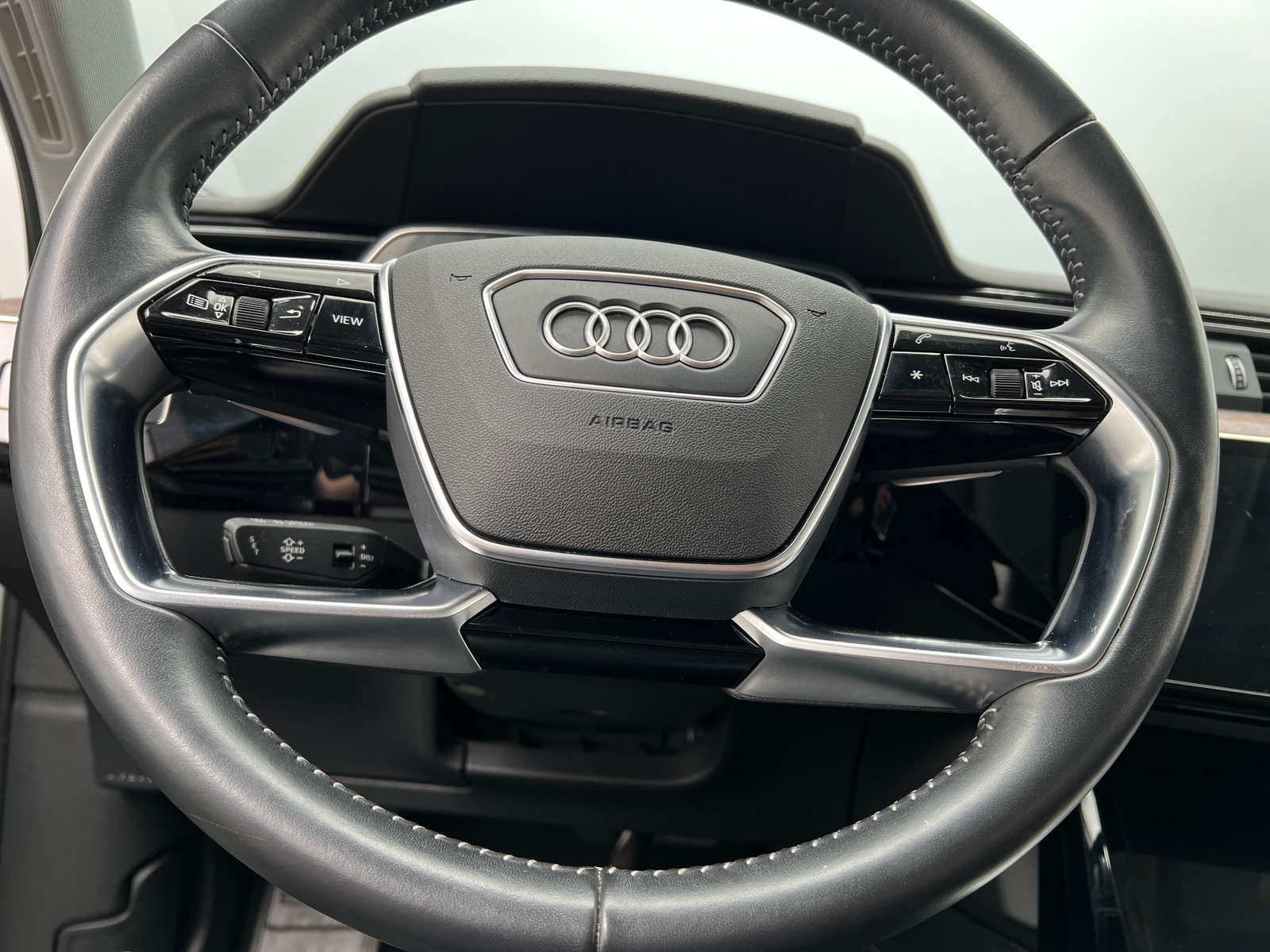 Thumbnail: 2019 Audi e-tron - 4