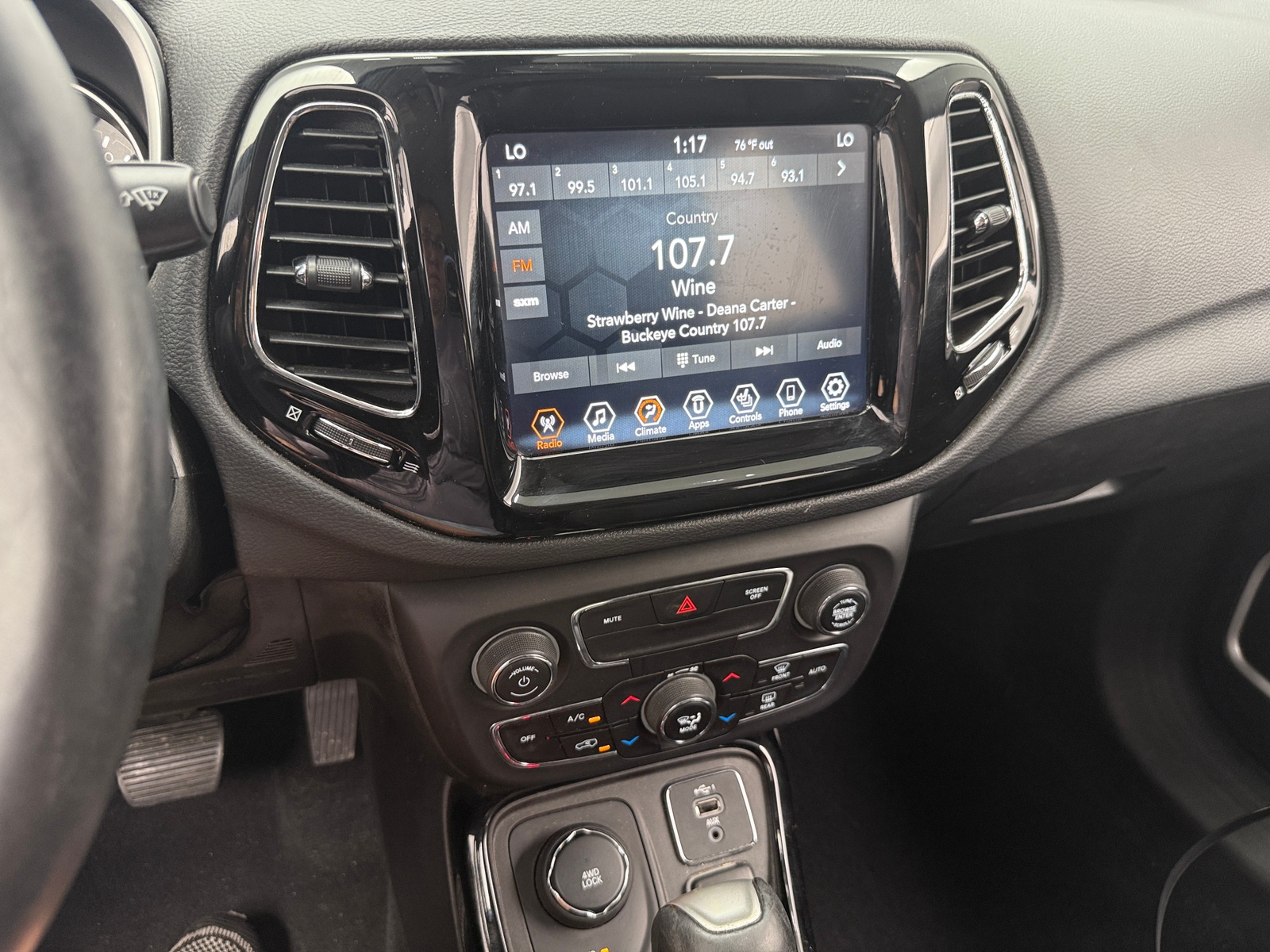 Thumbnail: 2019 Jeep Compass - 3