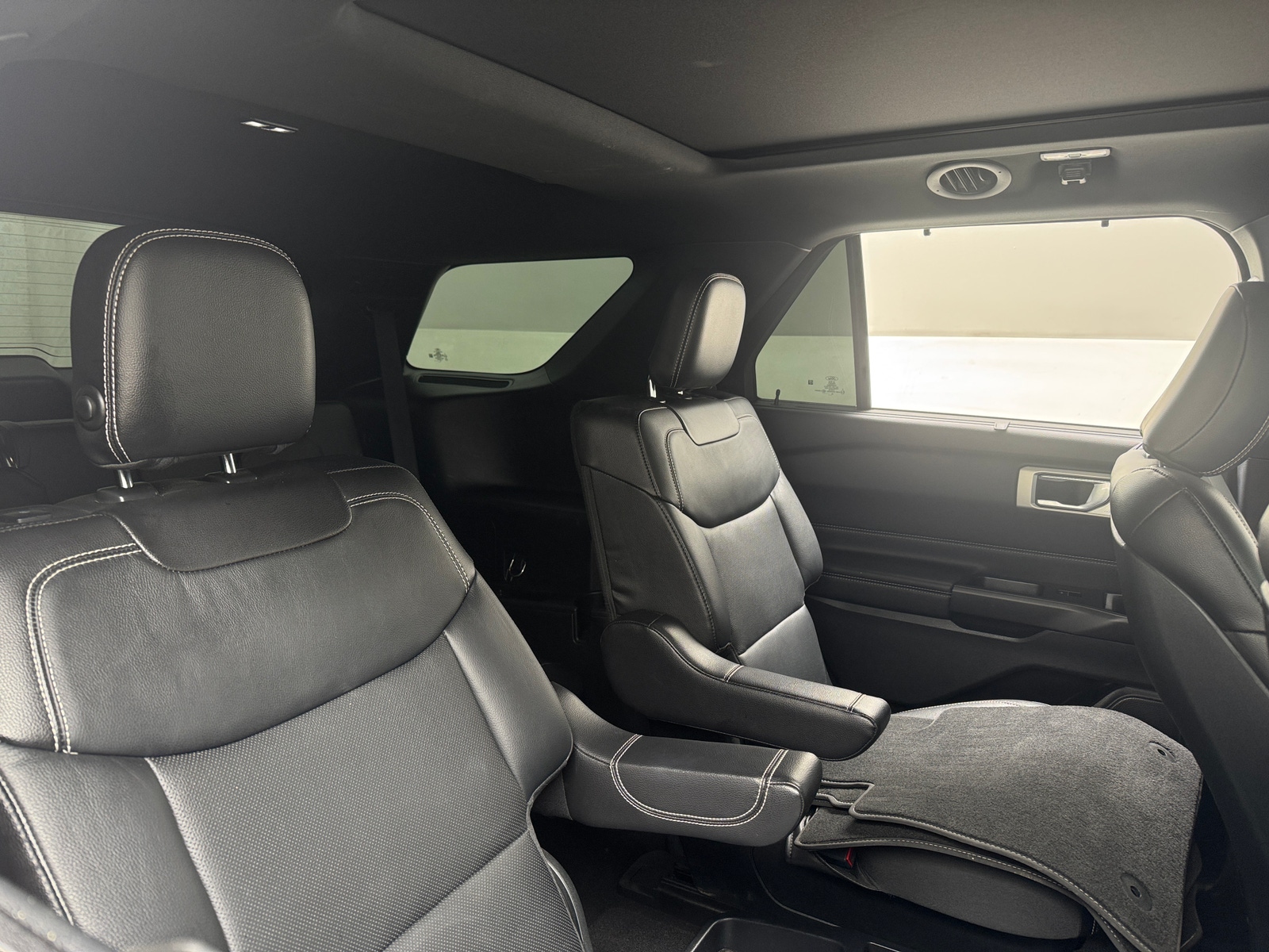 Thumbnail: 2020 Ford Explorer - 5