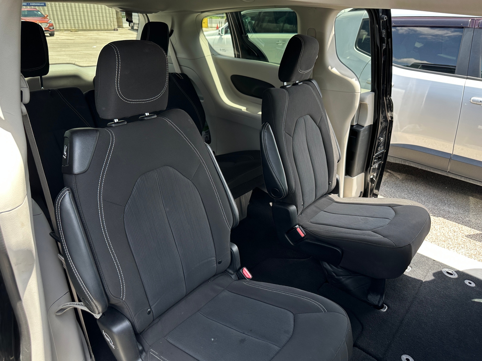 Thumbnail: 2023 Chrysler Voyager - 6