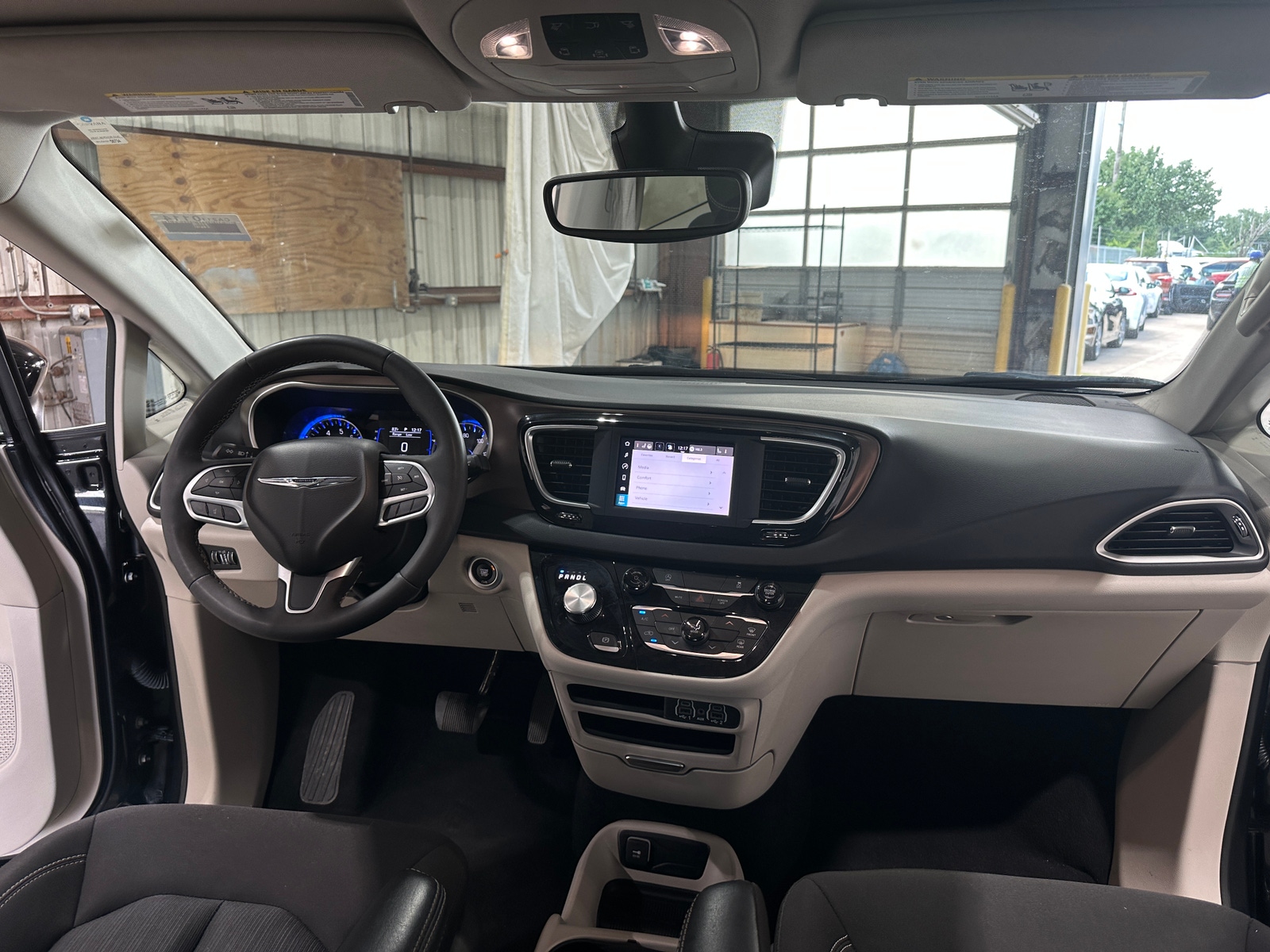 Thumbnail: 2023 Chrysler Voyager - 3