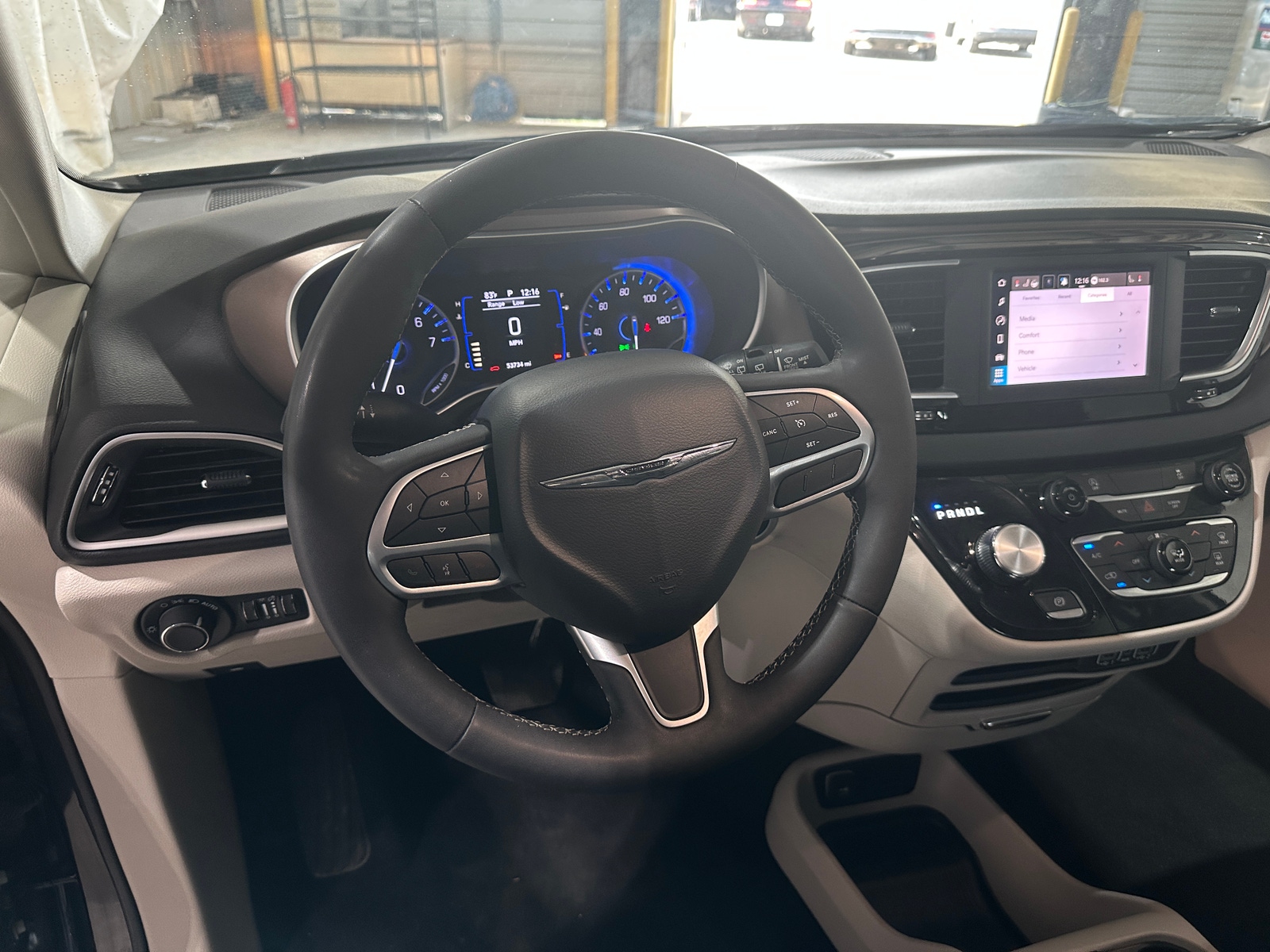 Thumbnail: 2023 Chrysler Voyager - 5