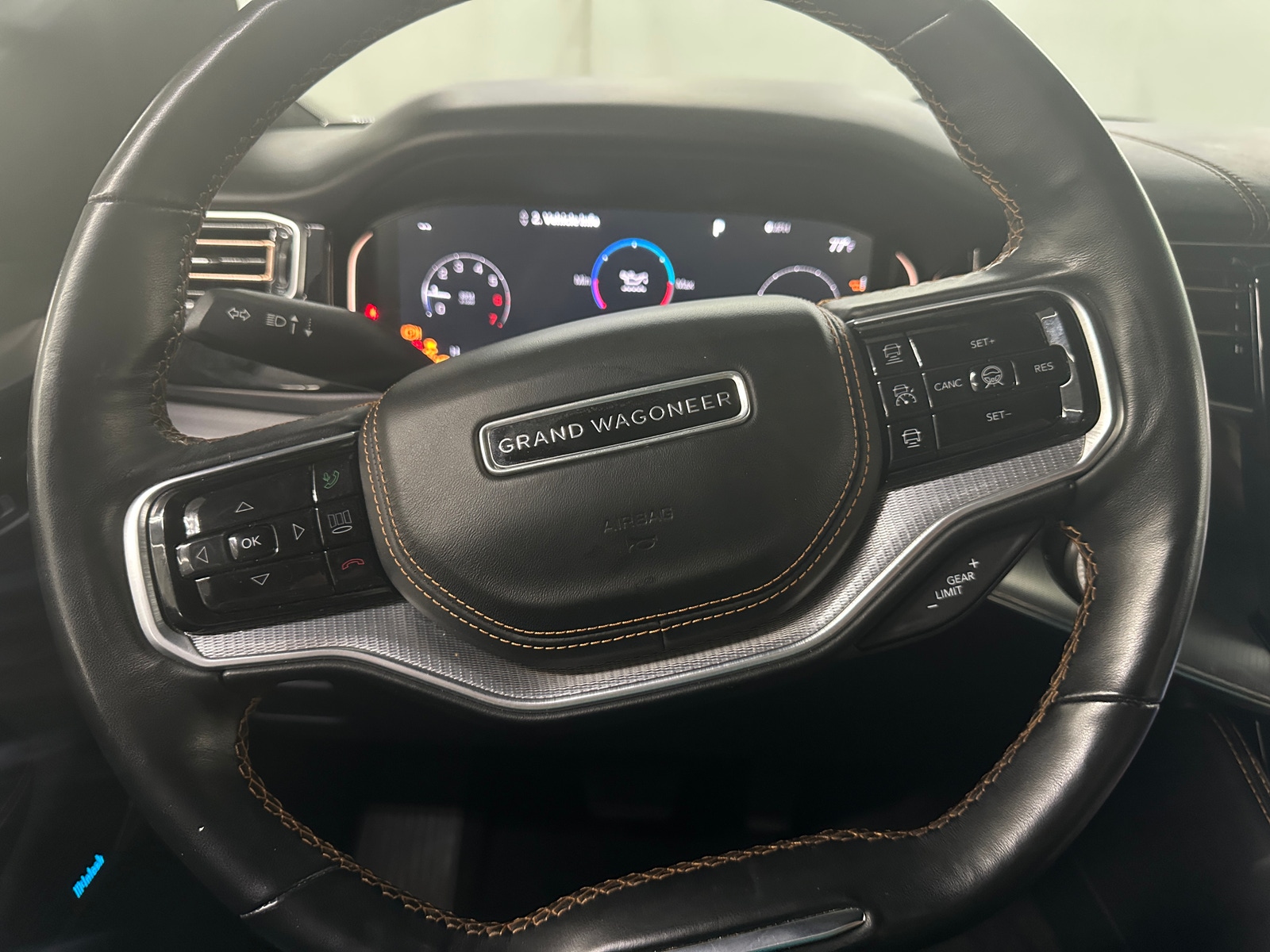 Thumbnail: 2022 Jeep Grand Wagoneer - 4