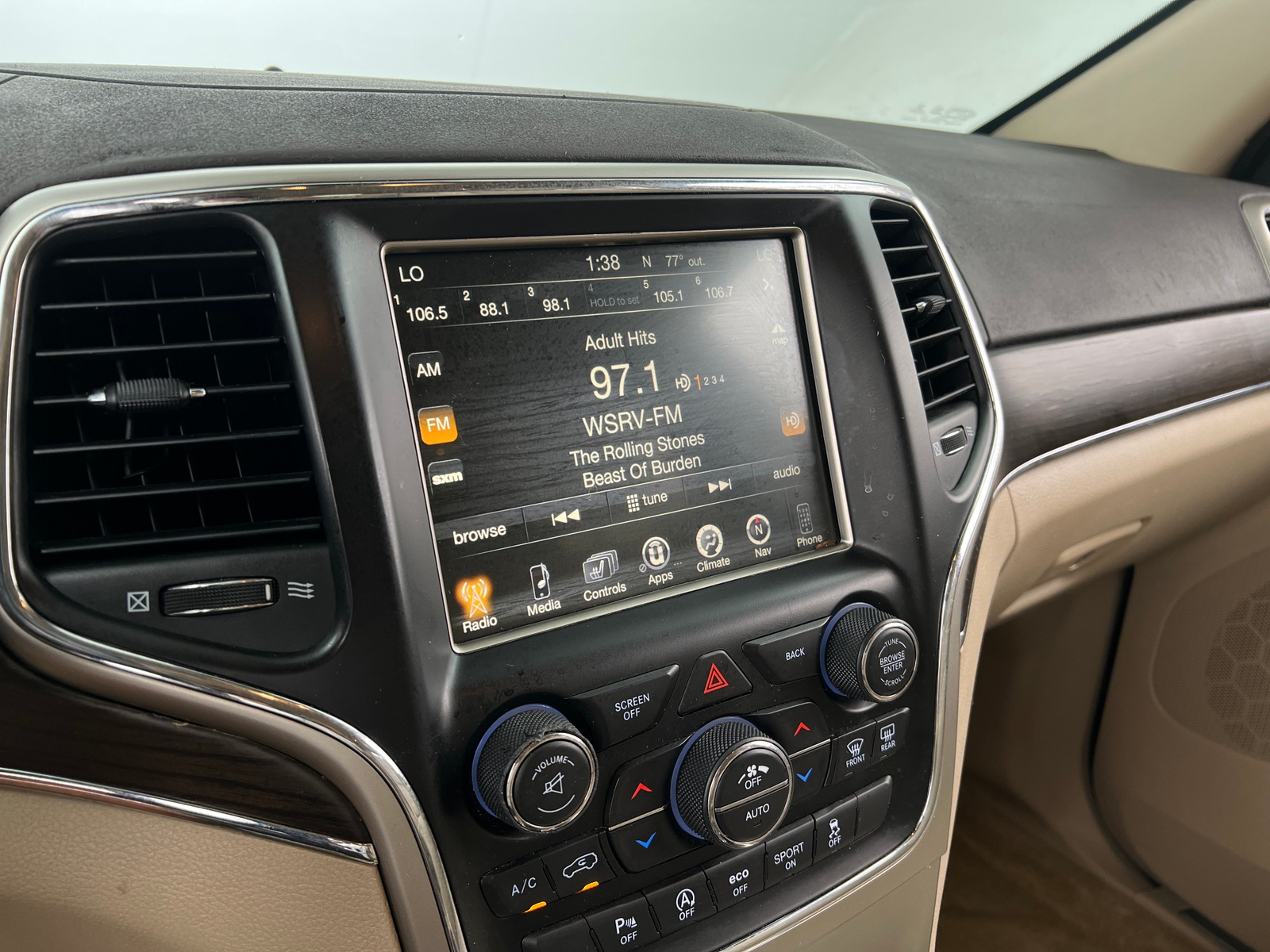 Thumbnail: 2016 Jeep Grand Cherokee - 3