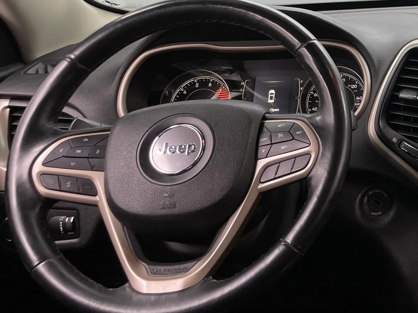 Thumbnail: 2017 Jeep Cherokee - 5