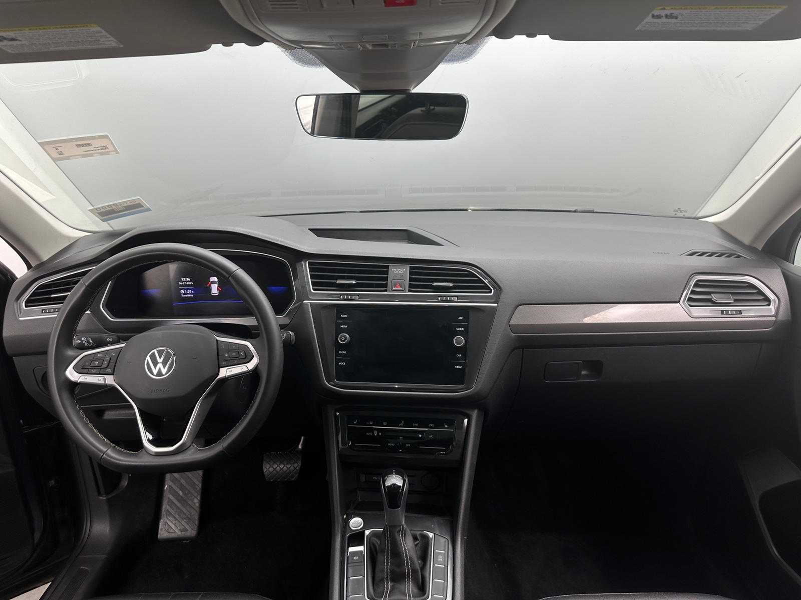 Thumbnail: 2023 Volkswagen Tiguan - 3