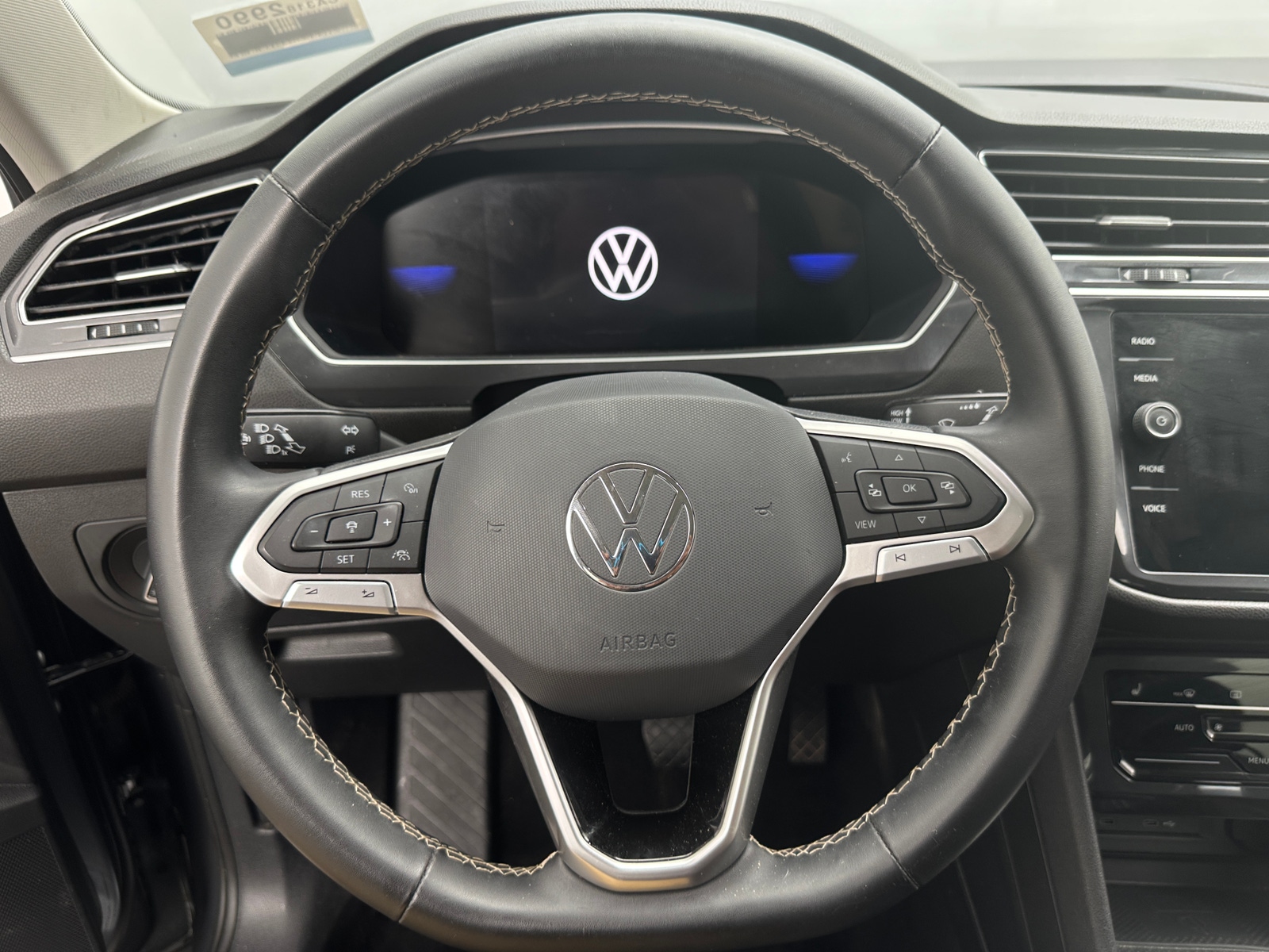 Thumbnail: 2023 Volkswagen Tiguan - 5