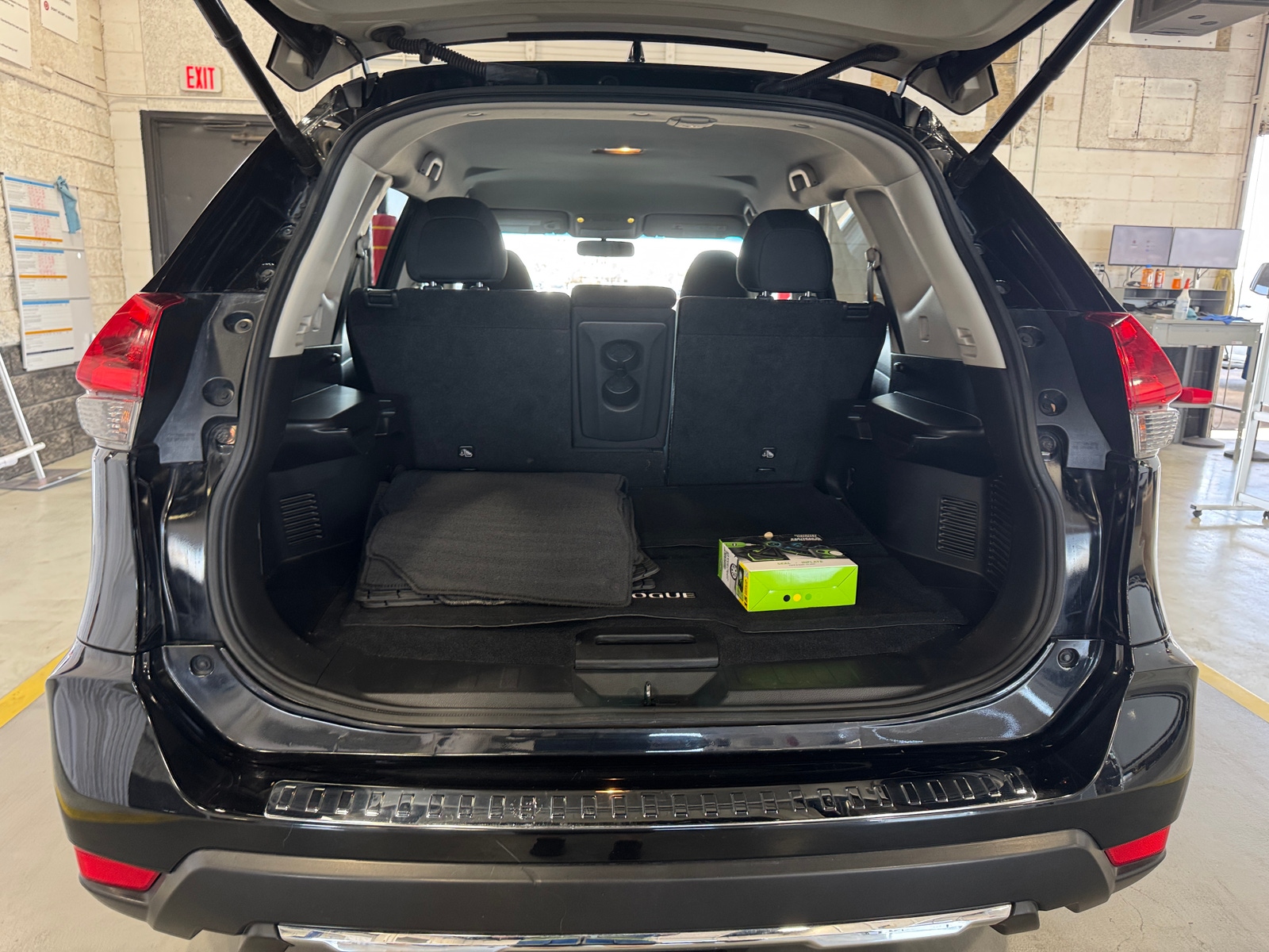 Thumbnail: 2018 Nissan Rogue - 7