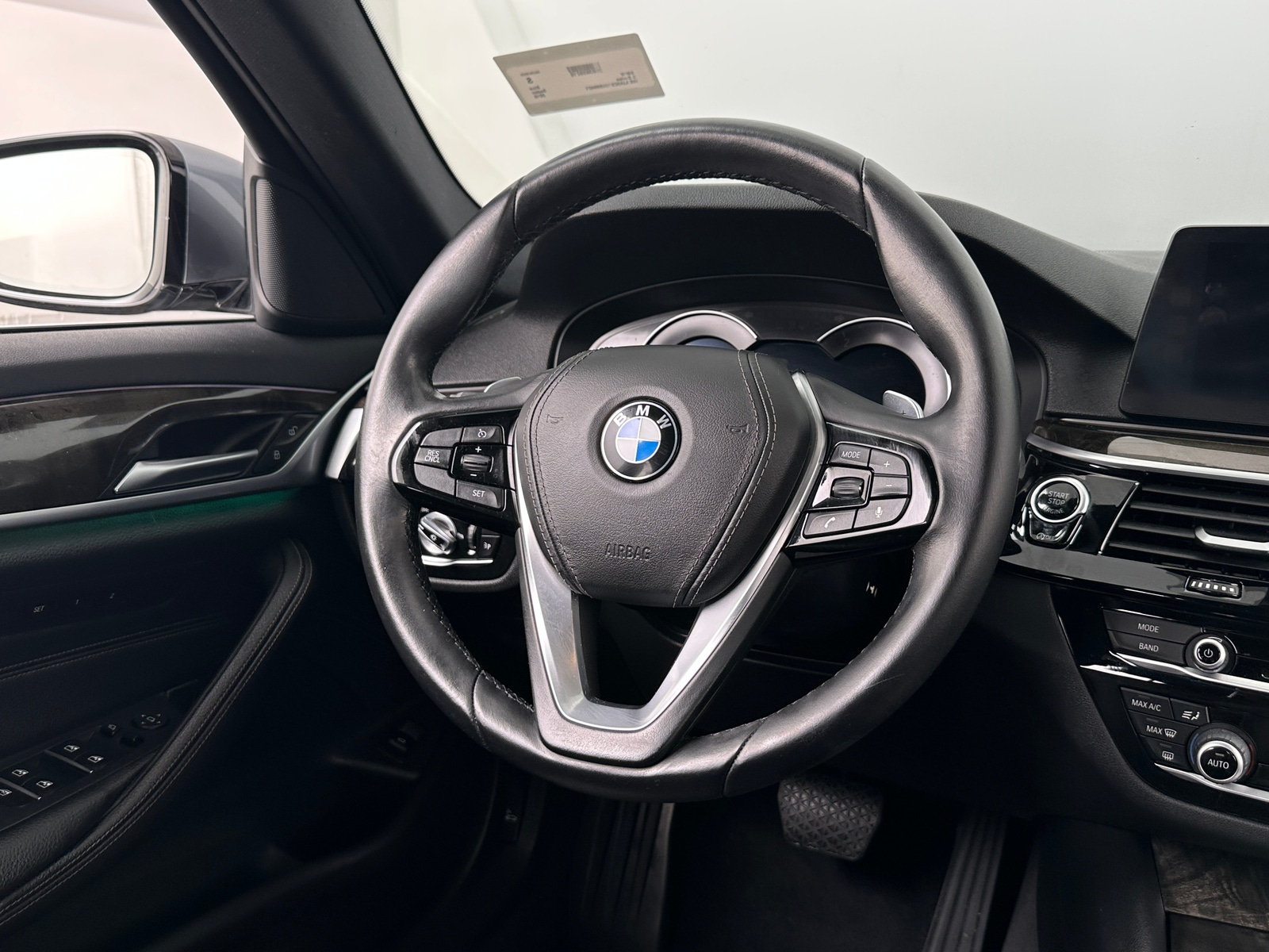 Thumbnail: 2018 BMW 5 Series - 4