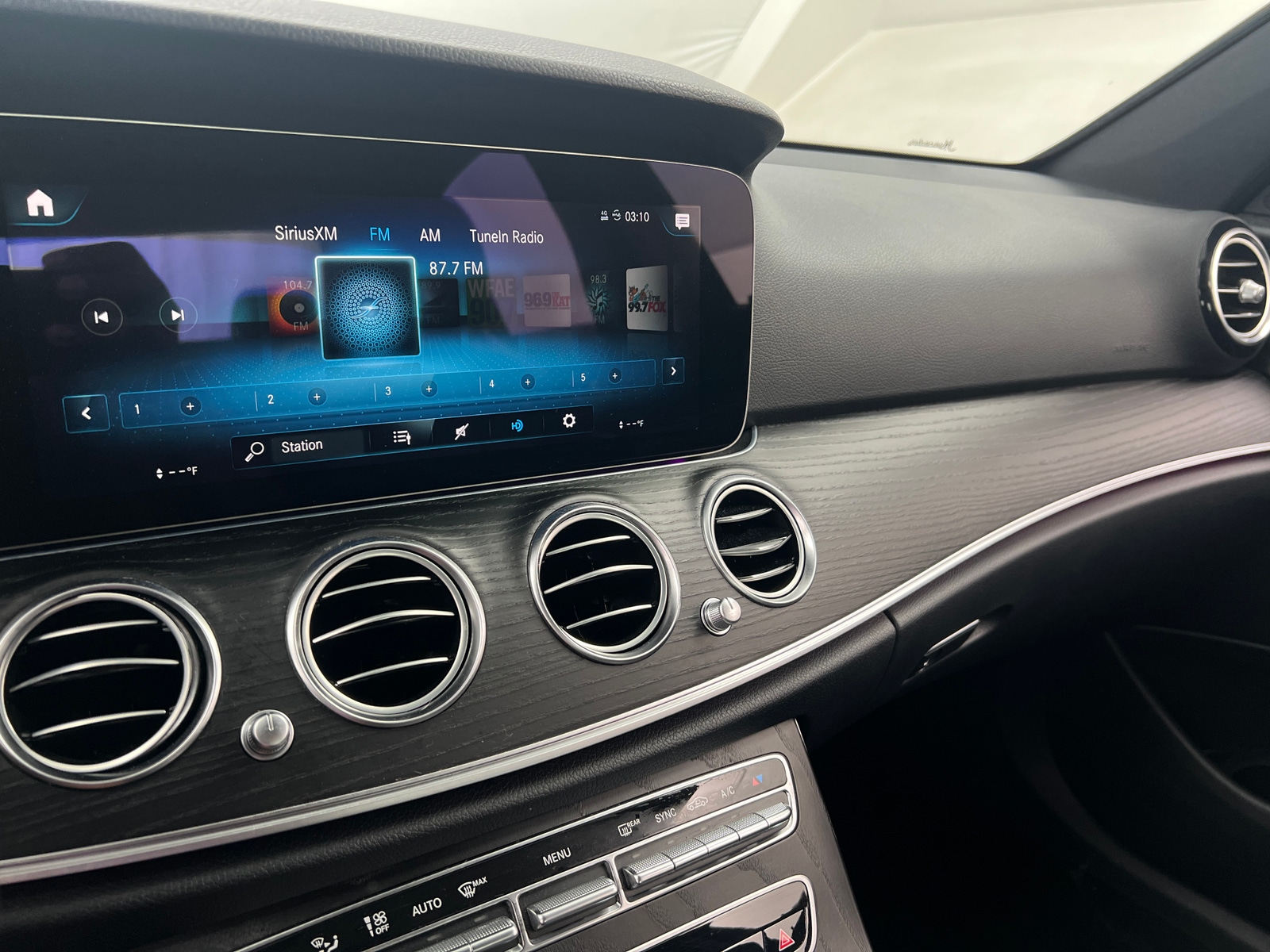 Thumbnail: 2022 Mercedes-Benz E-Class - 3
