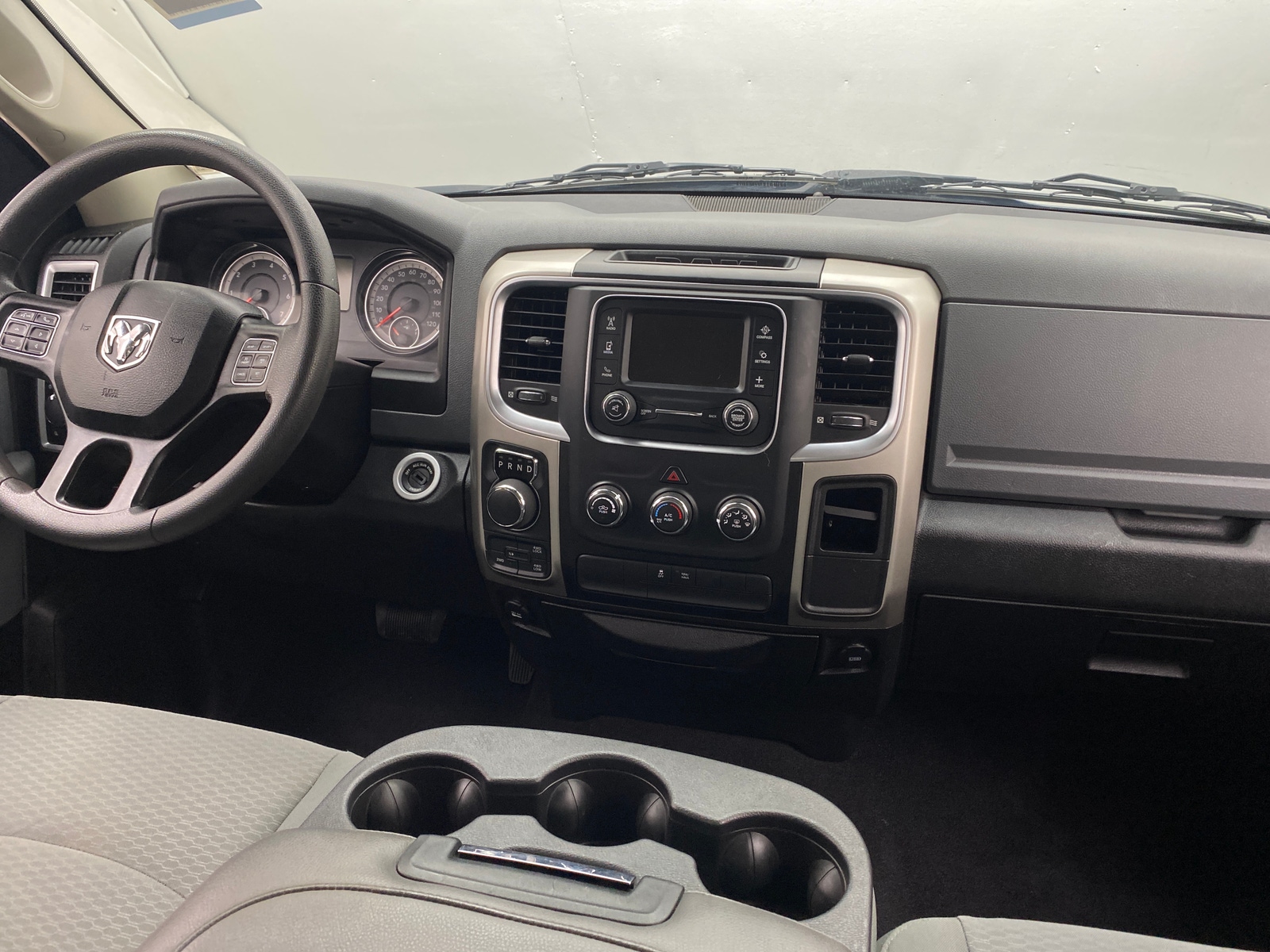 Thumbnail: 2020 RAM 1500 Classic - 3