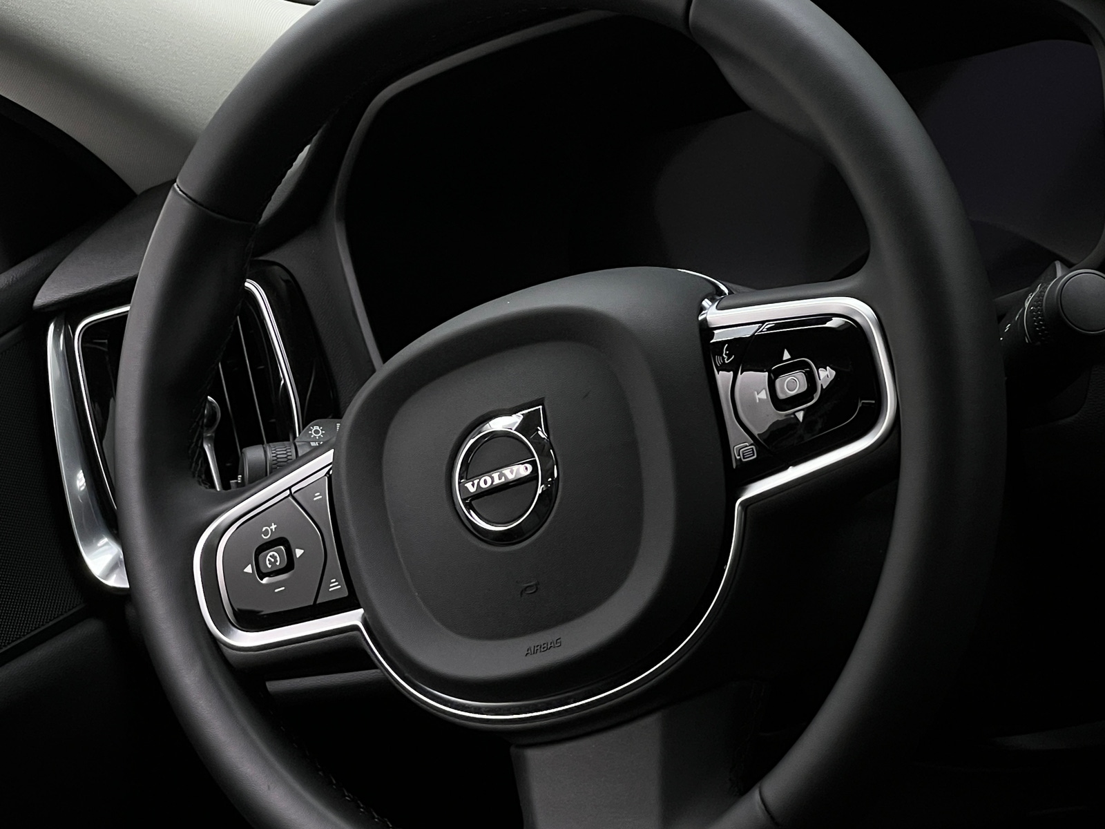 Thumbnail: 2025 Volvo S60 - 4