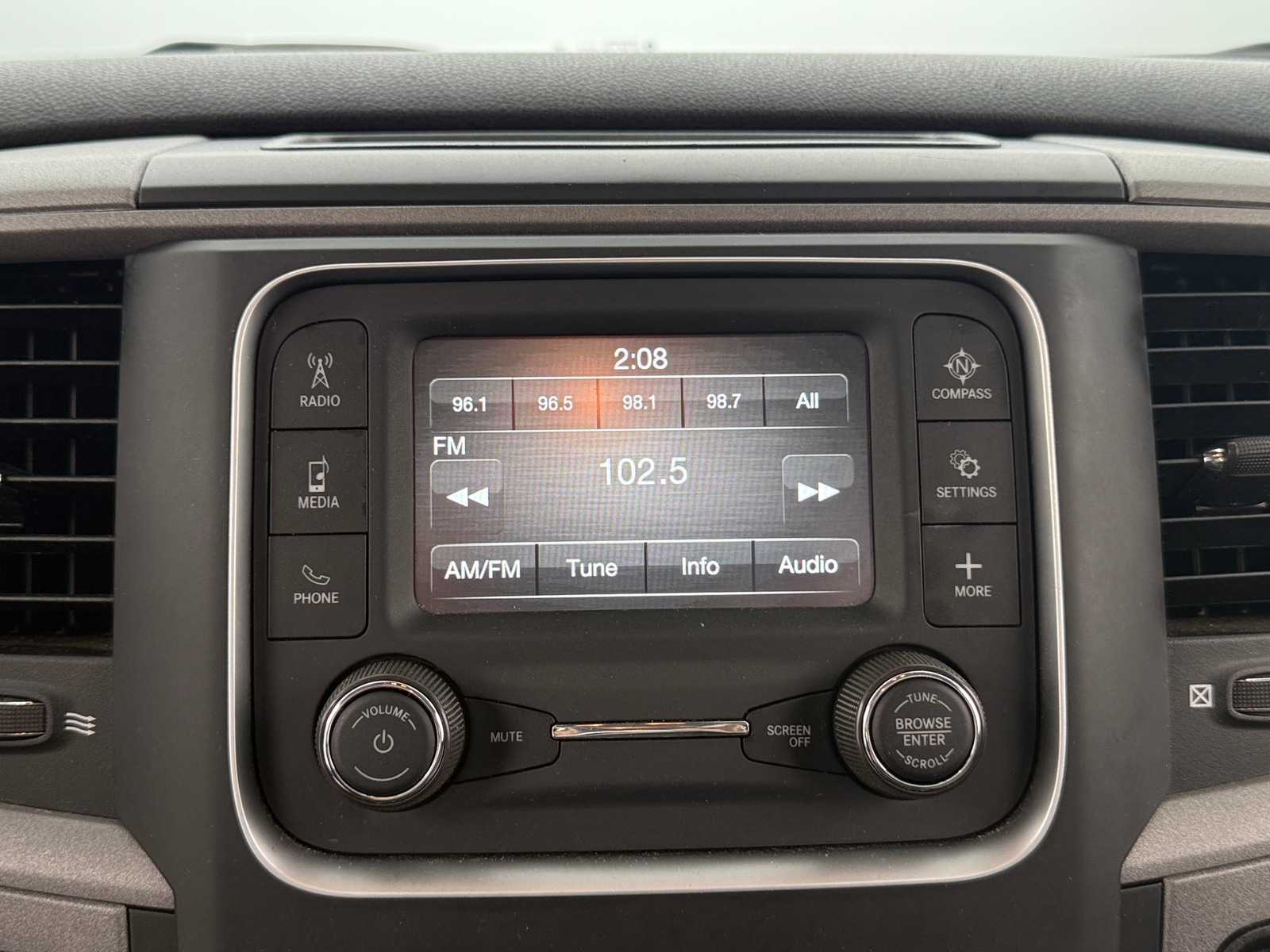 Thumbnail: 2023 RAM 1500 Classic - 3