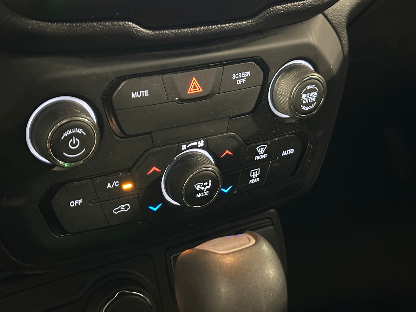 Thumbnail: 2018 Jeep Renegade - 4