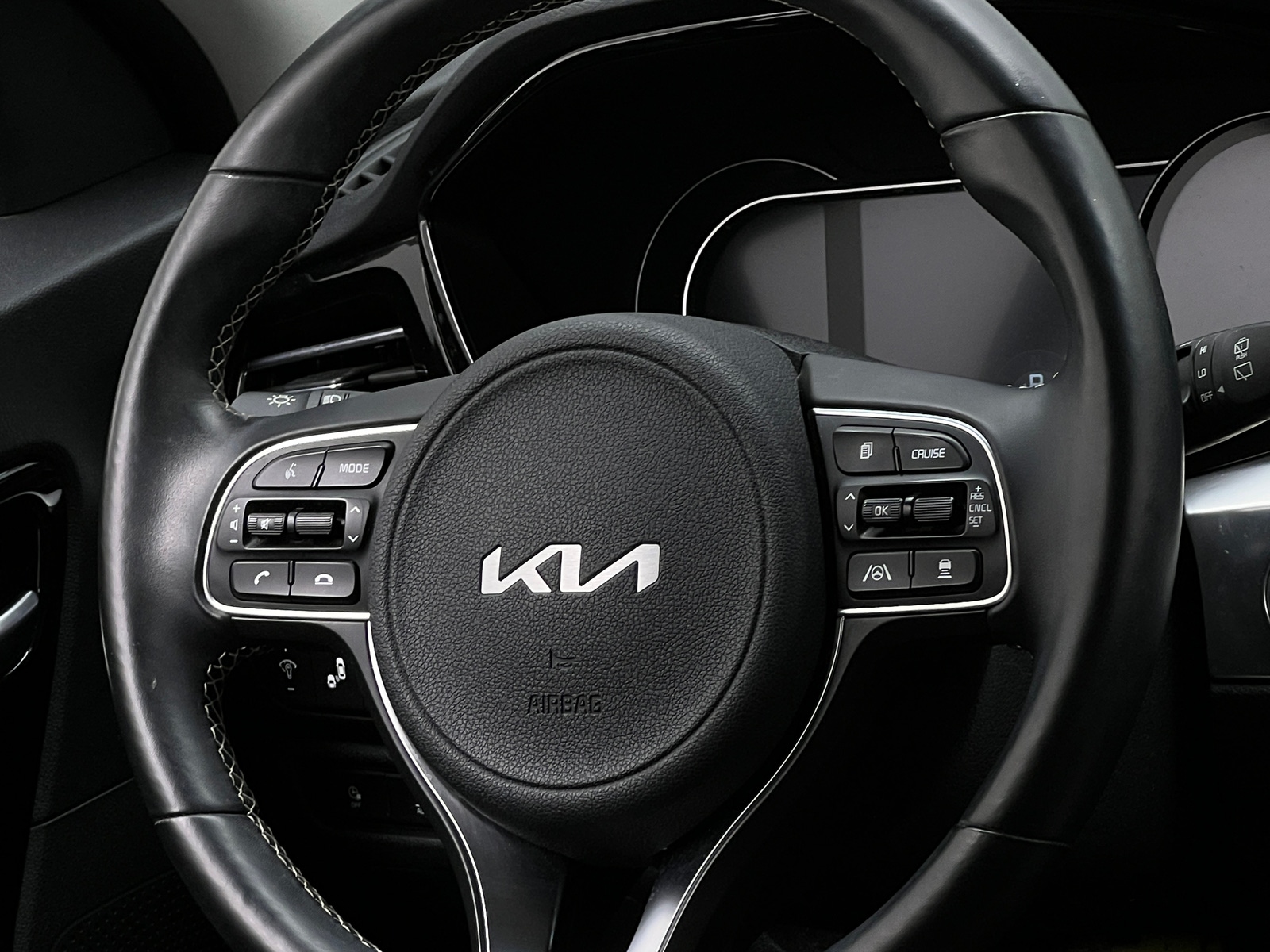 Thumbnail: 2022 Kia Niro - 4