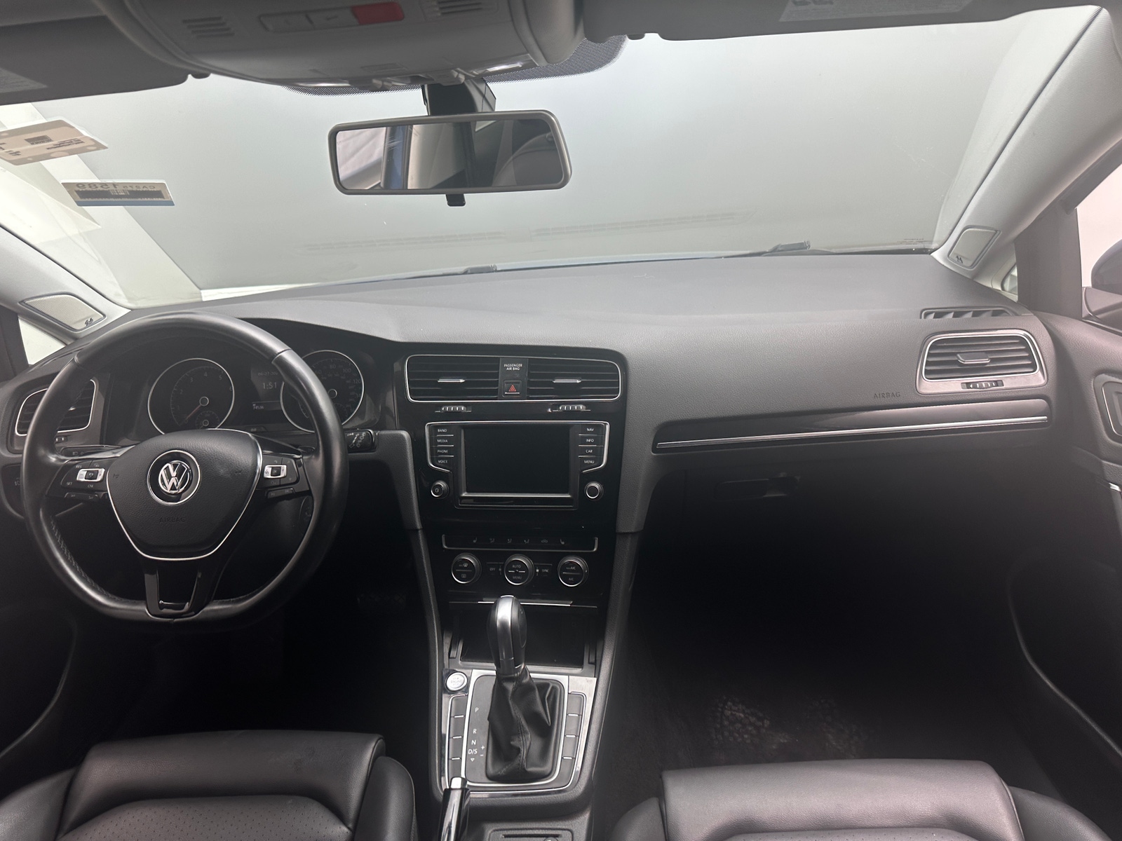 Thumbnail: 2017 Volkswagen e-Golf - 3