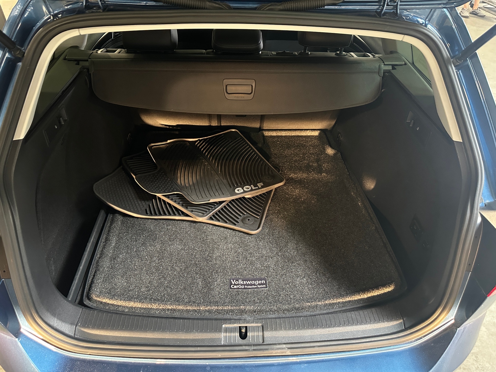 Thumbnail: 2017 Volkswagen e-Golf - 7
