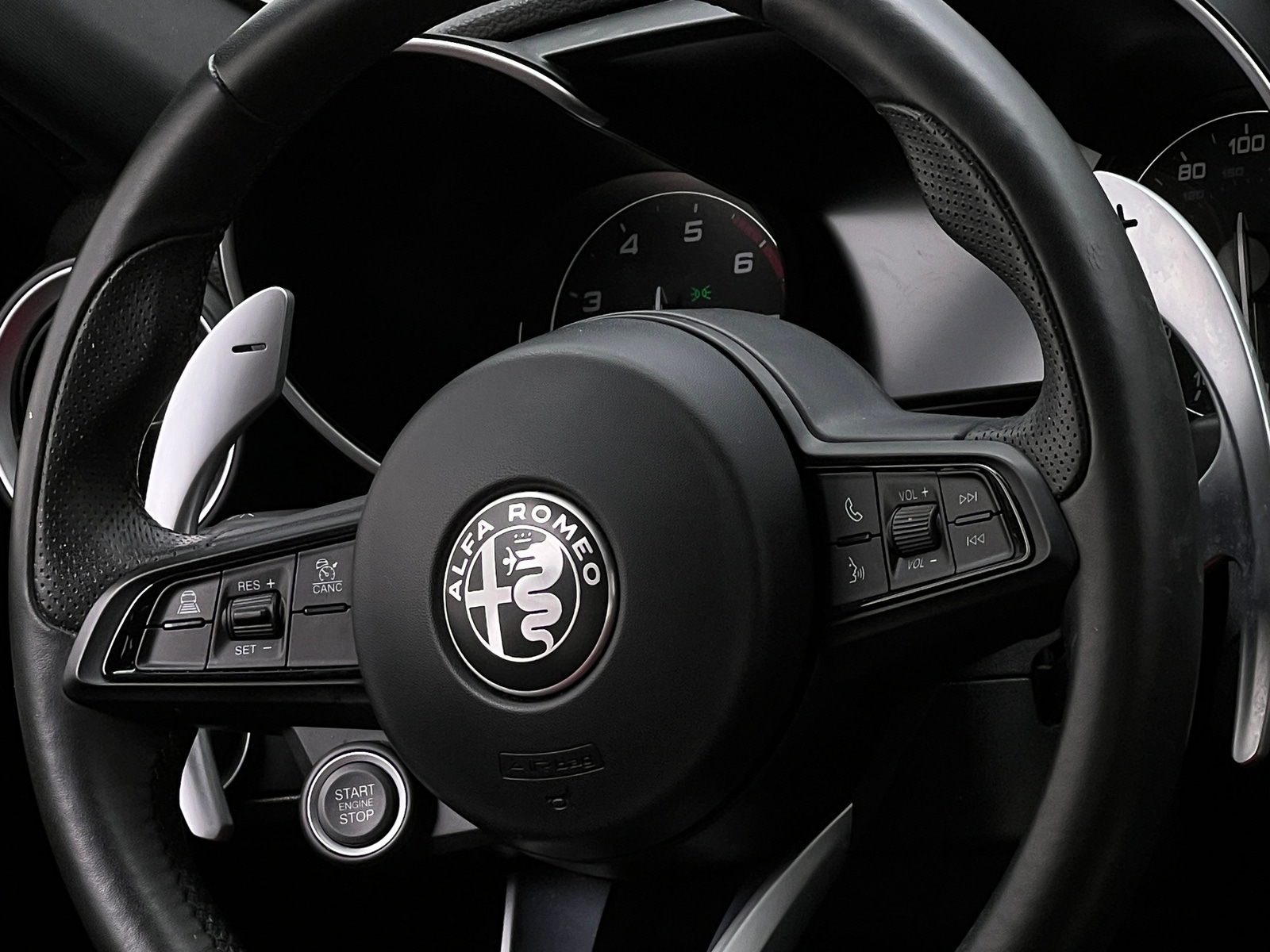 Thumbnail: 2022 Alfa Romeo Giulia - 4