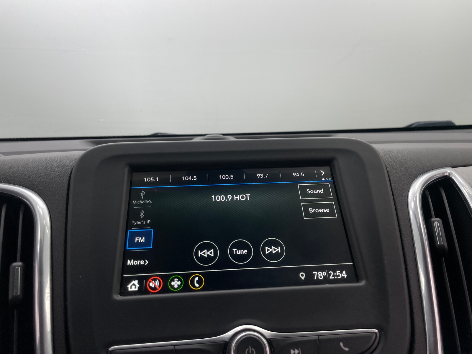 Thumbnail: 2019 Chevrolet Equinox - 4