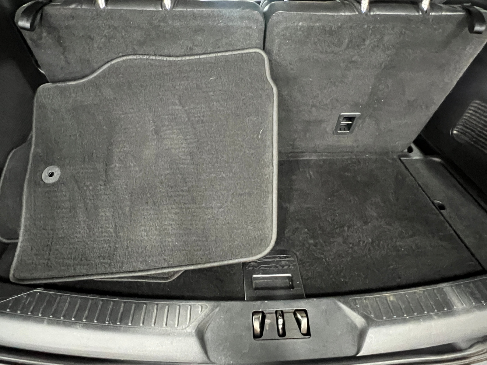 Thumbnail: 2021 Ford Explorer - 6