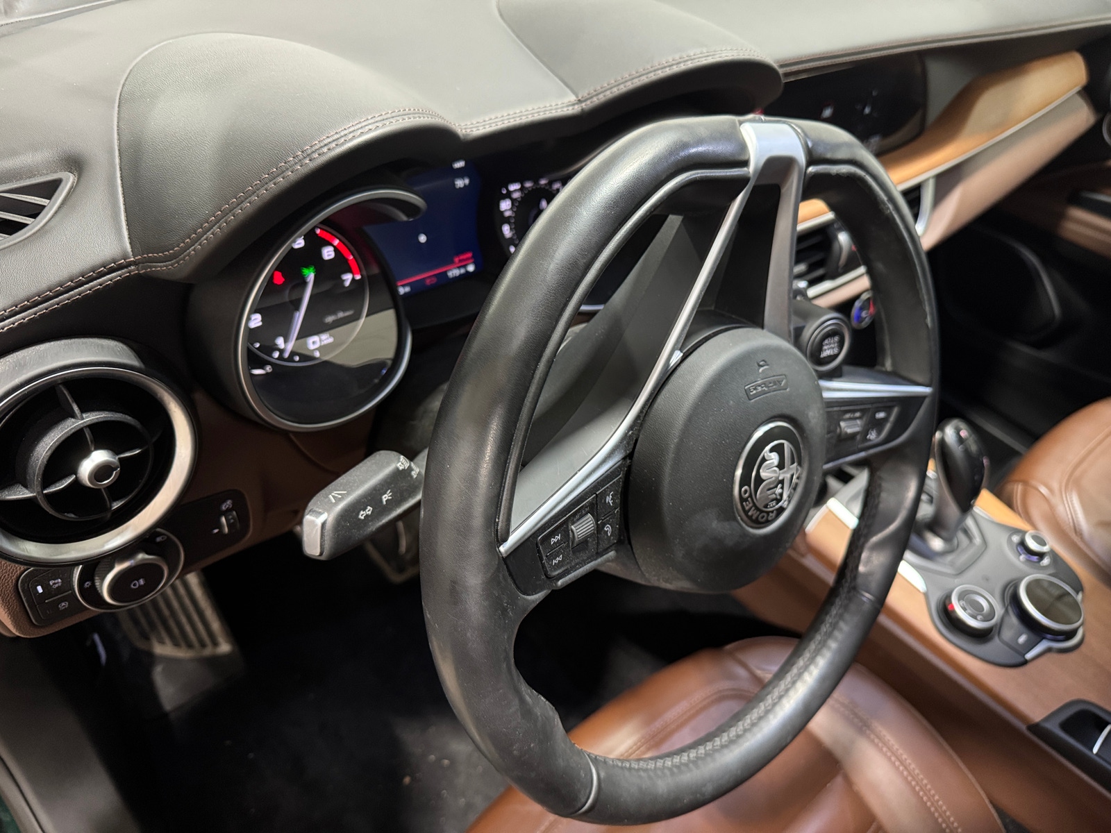 Thumbnail: 2019 Alfa Romeo Stelvio - 2