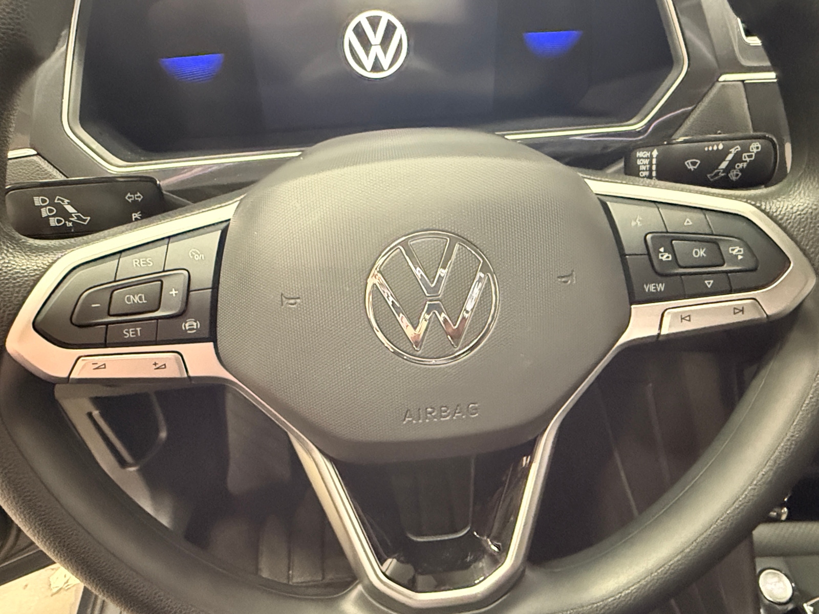 Thumbnail: 2023 Volkswagen Tiguan - 5