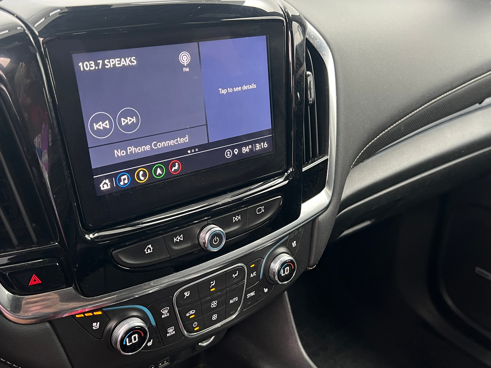 Thumbnail: 2022 Chevrolet Traverse - 3