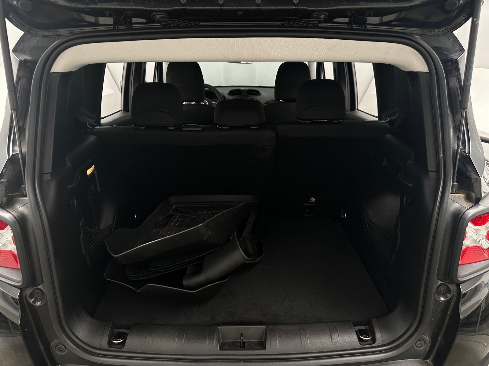 Thumbnail: 2019 Jeep Renegade - 7