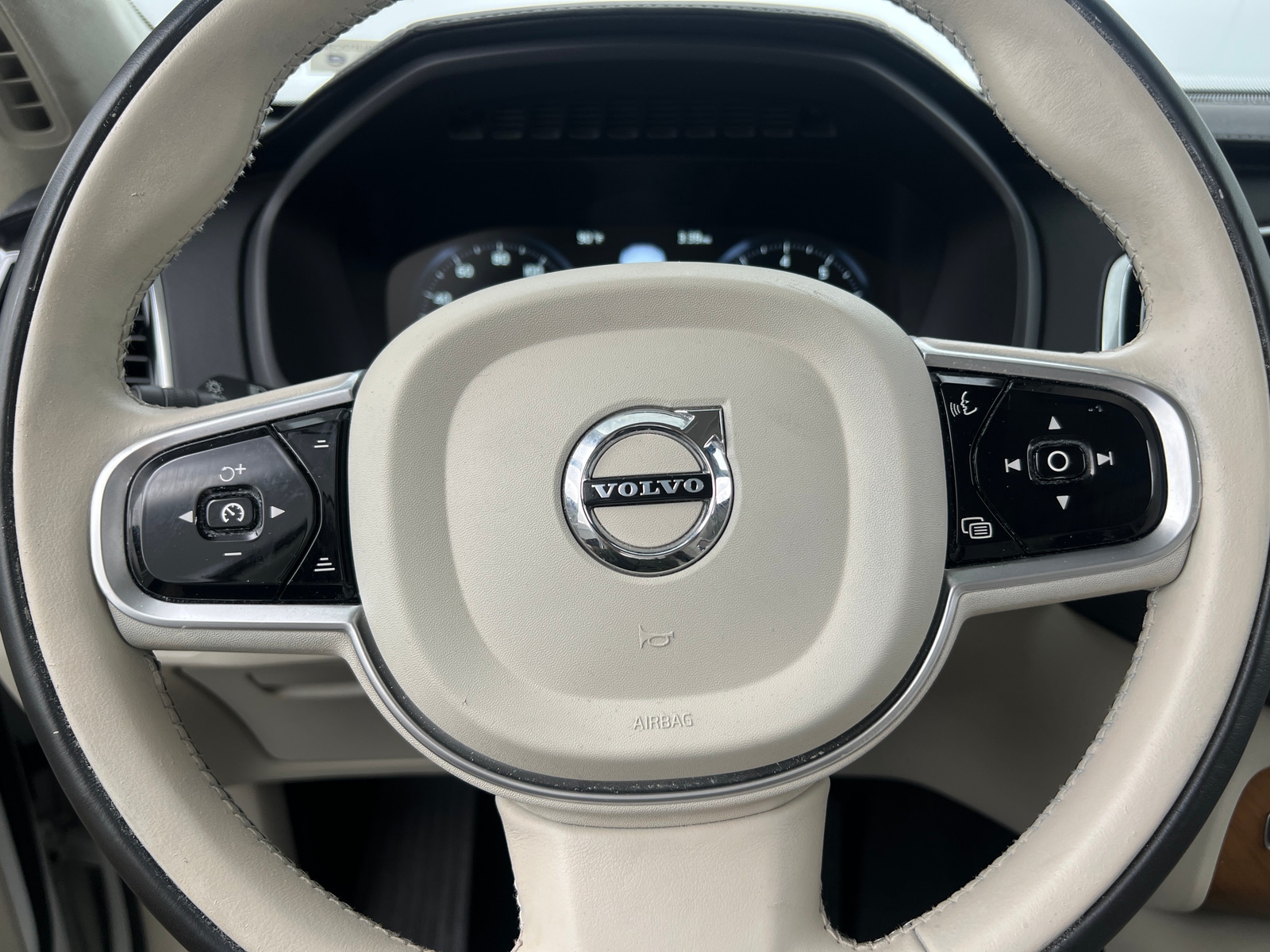 Thumbnail: 2019 Volvo XC90 - 4