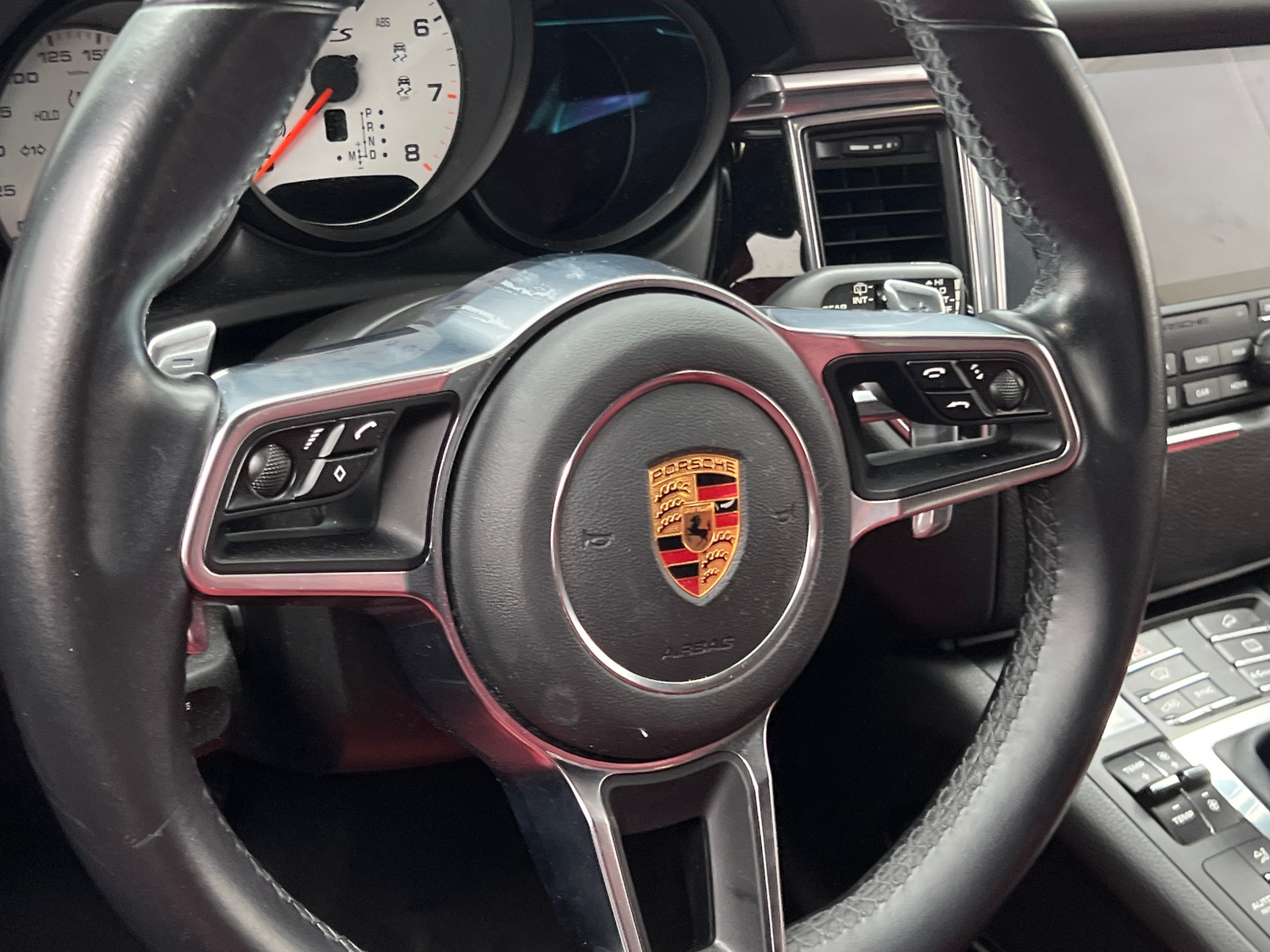 Thumbnail: 2018 Porsche Macan - 4