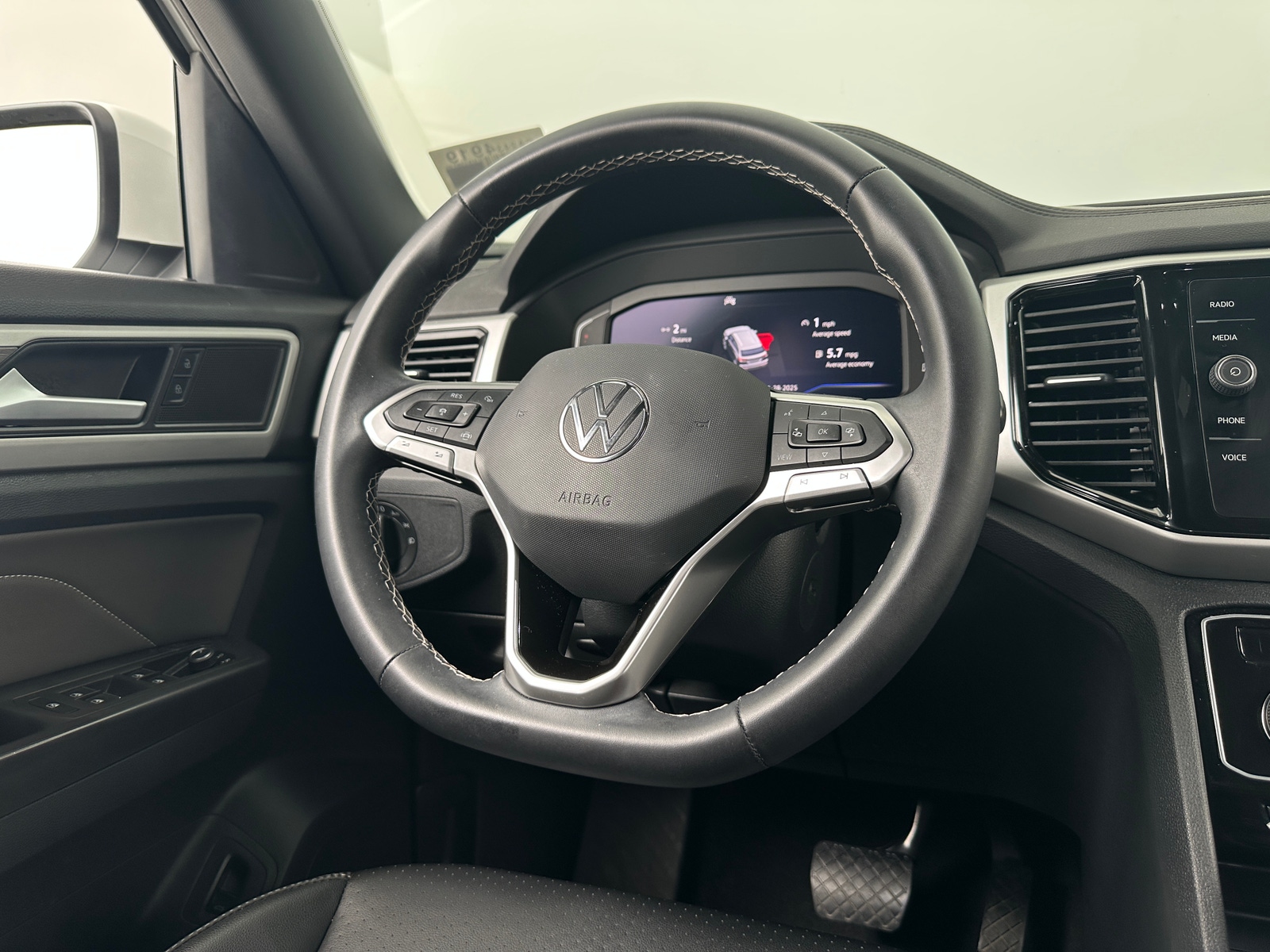 Thumbnail: 2022 Volkswagen Atlas - 4