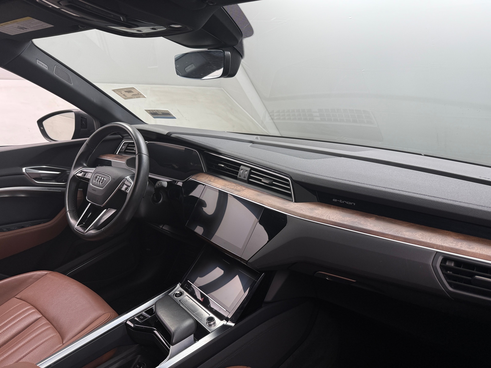 Thumbnail: 2022 Audi e-tron S - 2