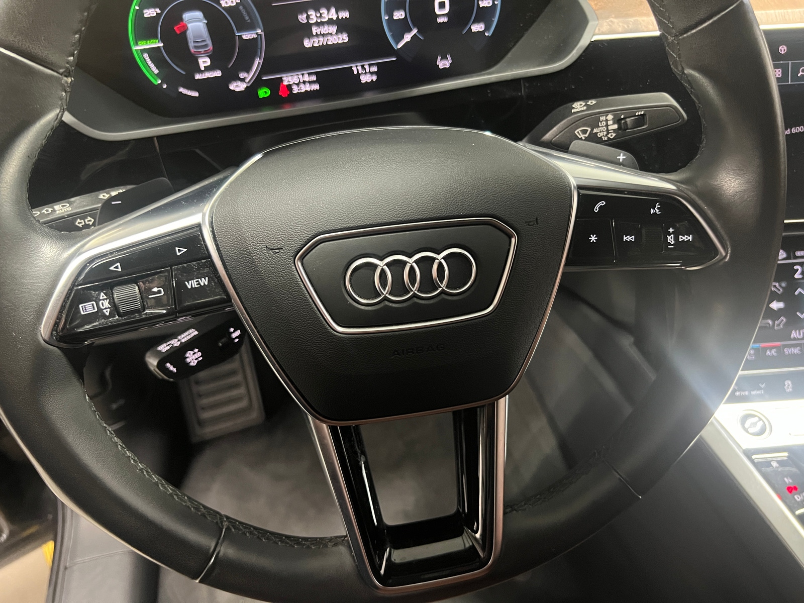 Thumbnail: 2022 Audi e-tron S - 4