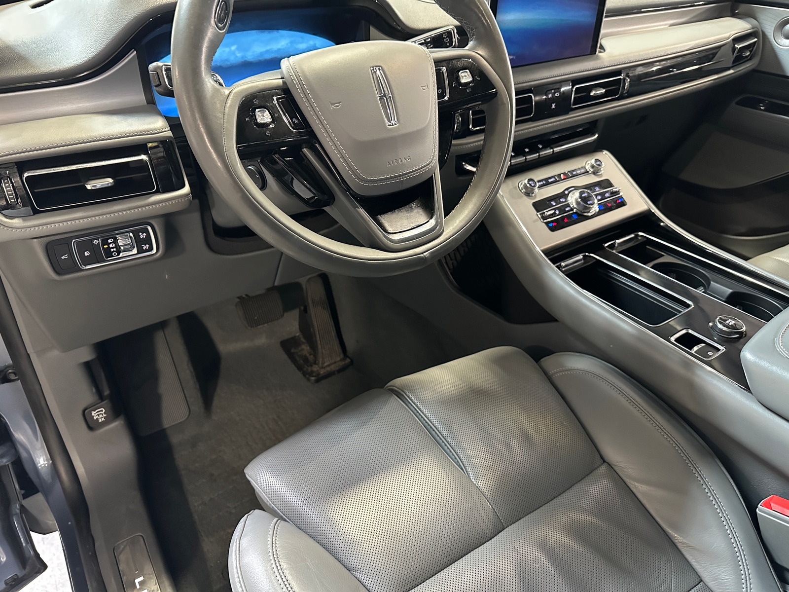Thumbnail: 2021 Lincoln Aviator - 2
