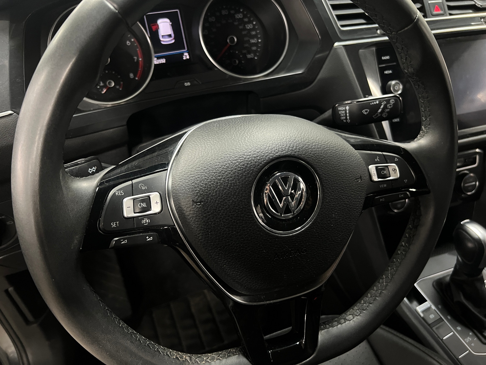 Thumbnail: 2020 Volkswagen Tiguan - 4