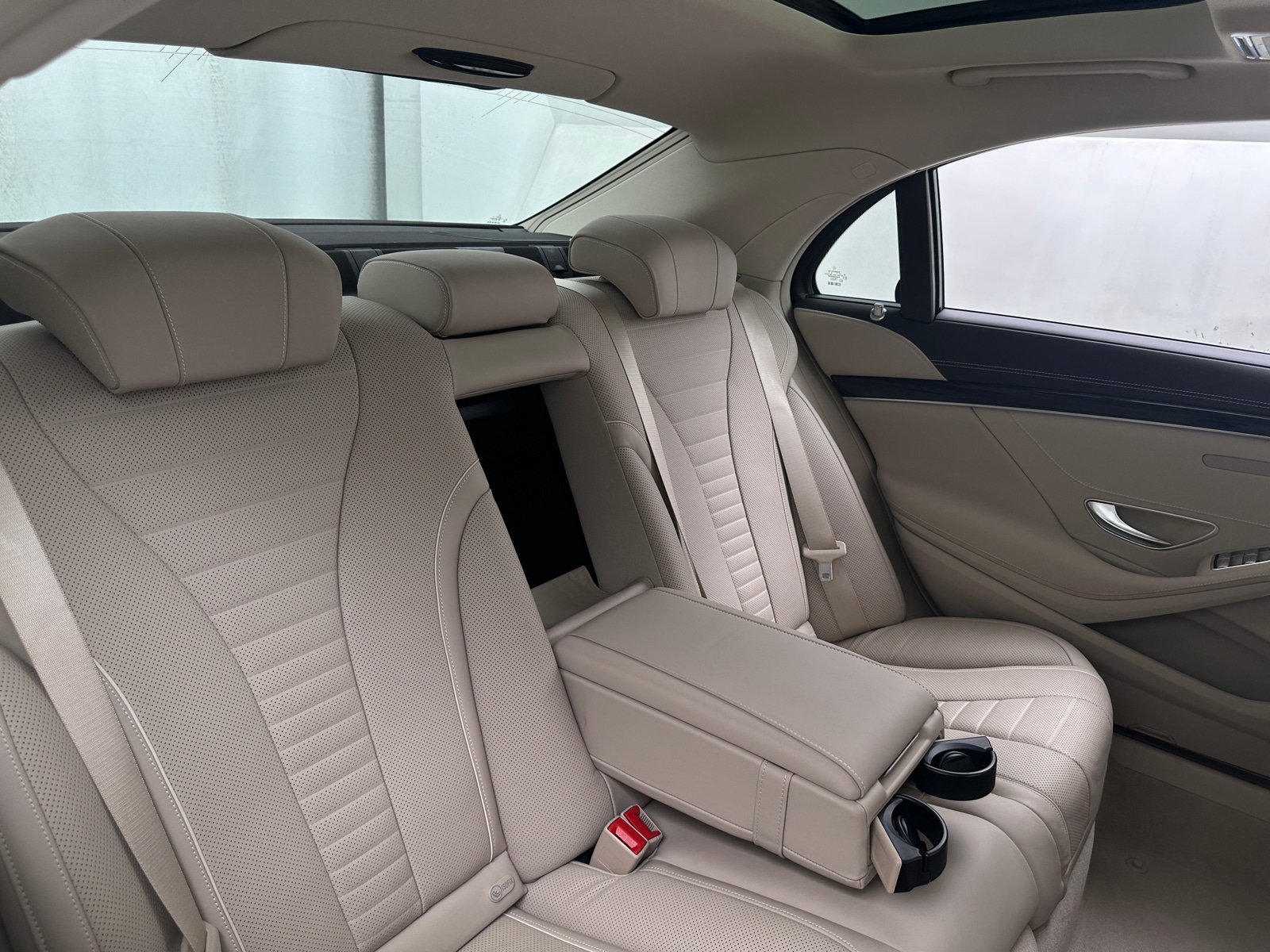 Thumbnail: 2016 Mercedes-Benz S-Class - 6
