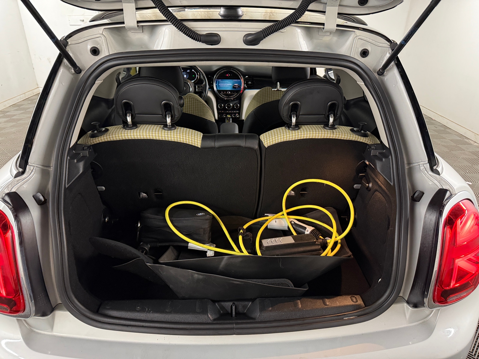 Thumbnail: 2022 MINI Cooper Hardtop - 7