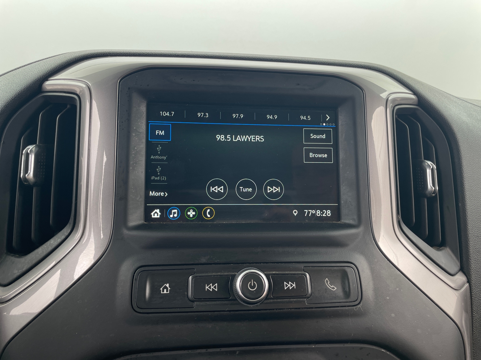 Thumbnail: 2019 Chevrolet Silverado 1500 - 4