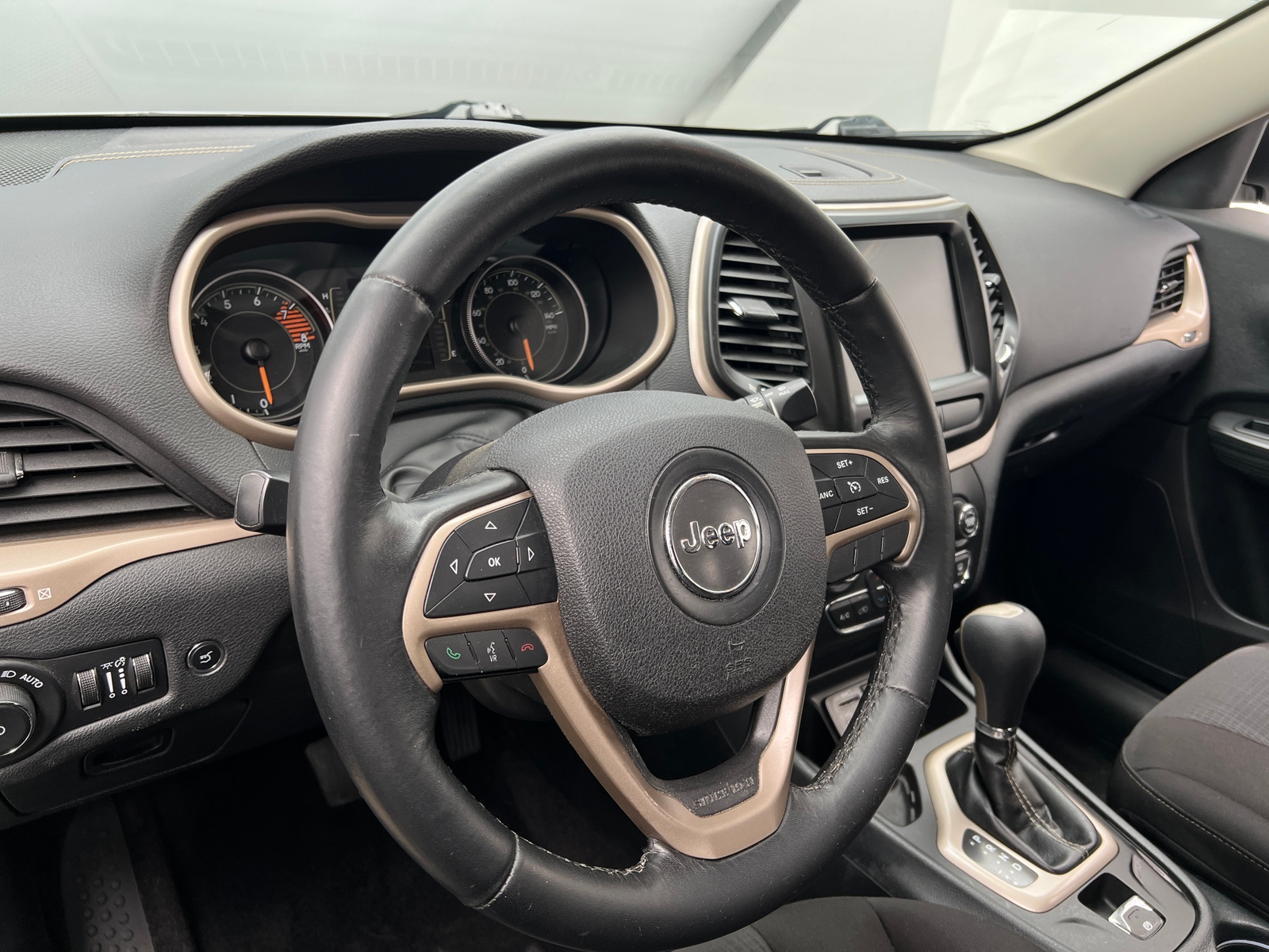 Thumbnail: 2016 Jeep Cherokee - 5