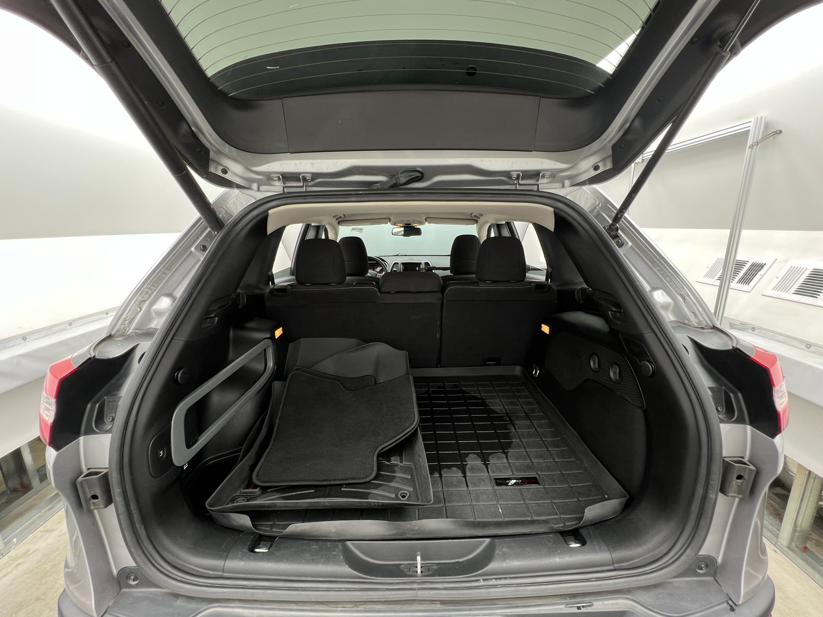 Thumbnail: 2016 Jeep Cherokee - 7
