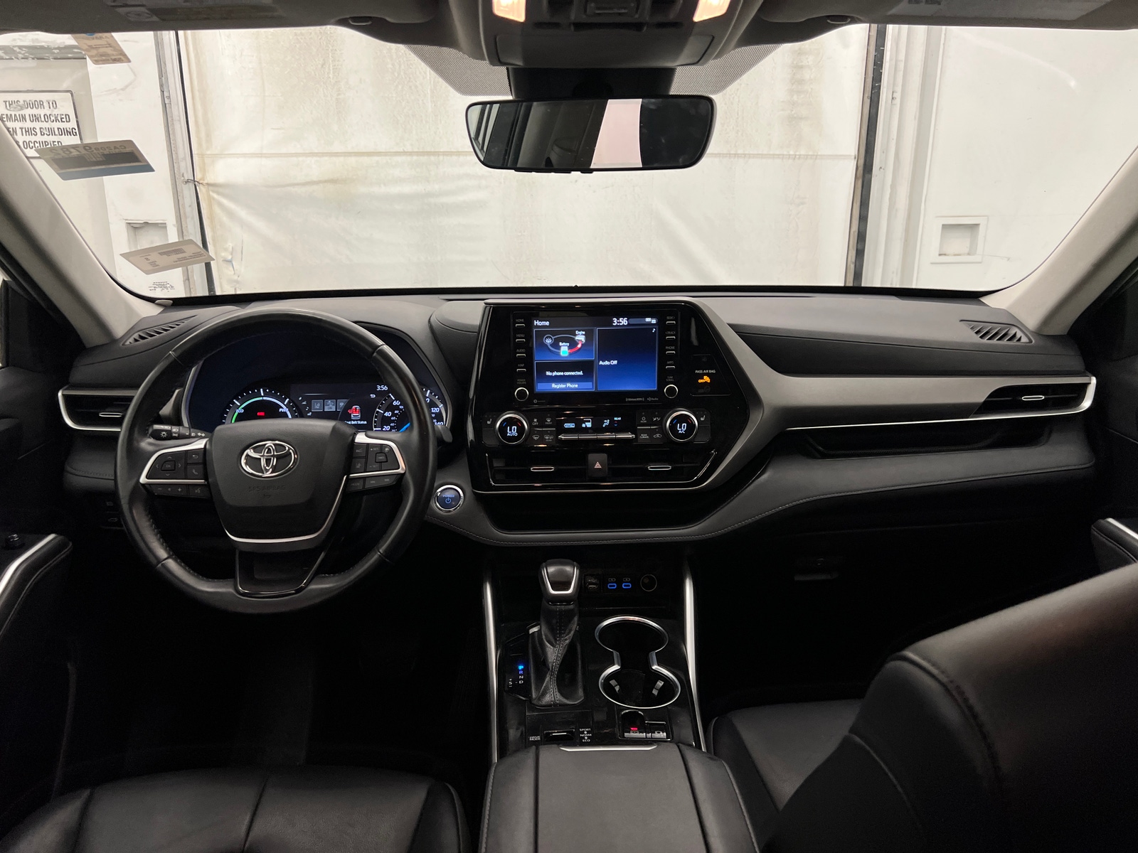 Thumbnail: 2022 Toyota Highlander - 2