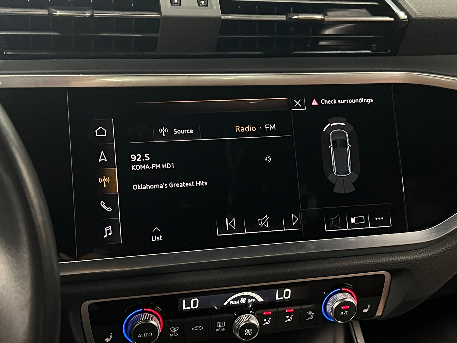 Thumbnail: 2021 Audi Q3 - 3
