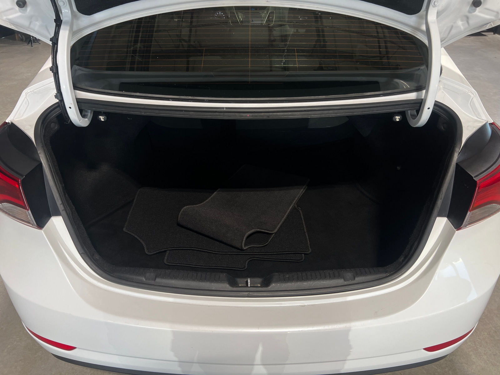 Thumbnail: 2014 Hyundai Elantra - 6