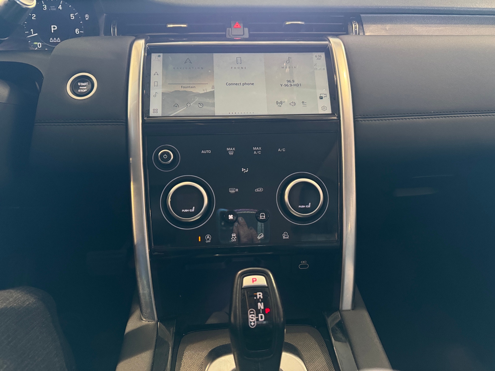 Thumbnail: 2021 Land Rover Discovery Sport - 3
