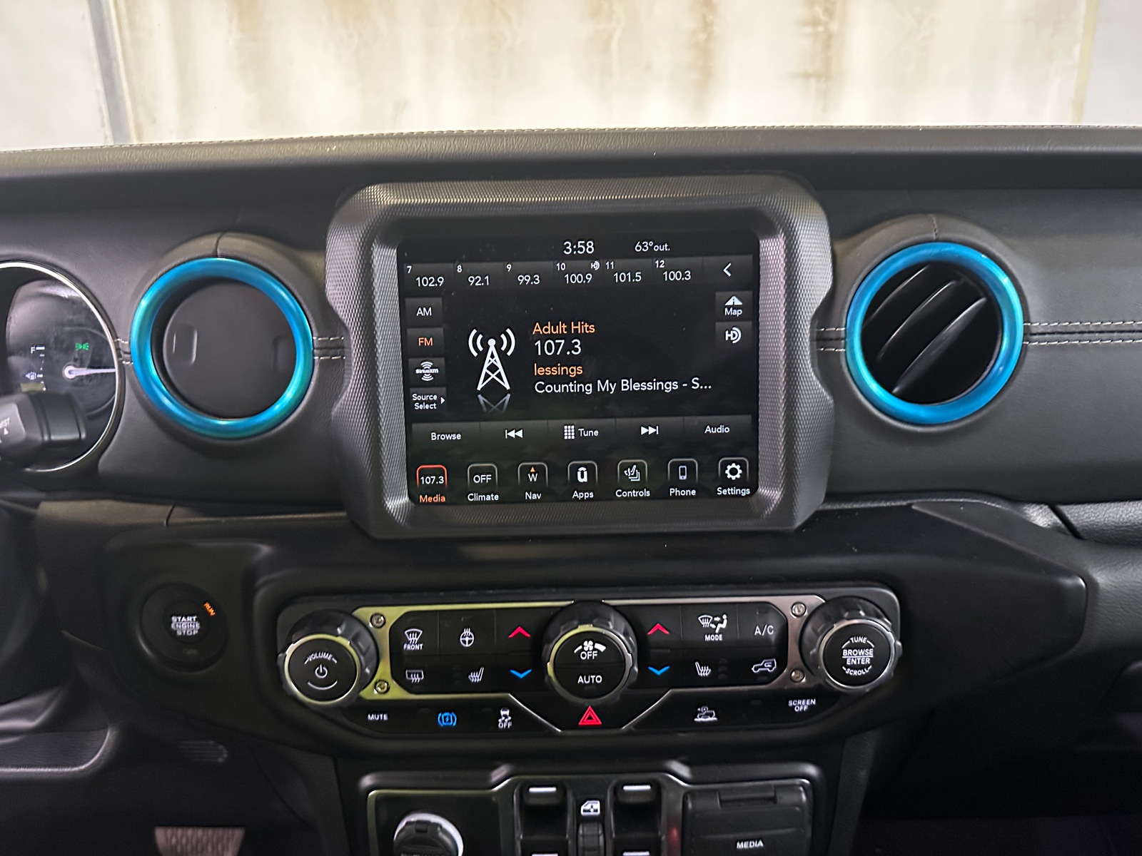 Thumbnail: 2022 Jeep Wrangler - 3