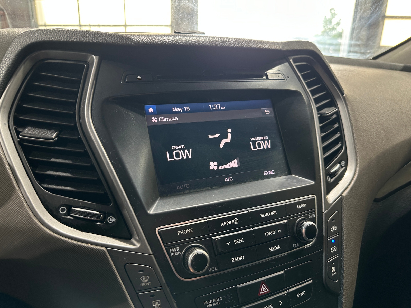 Thumbnail: 2017 Hyundai Santa Fe - 4