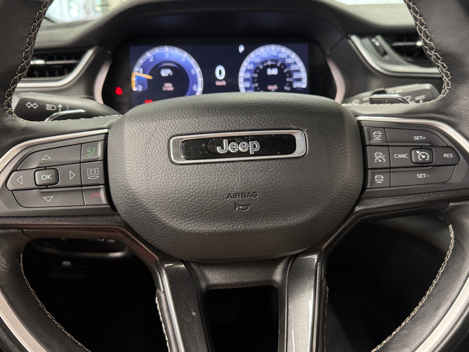 Thumbnail: 2022 Jeep Grand Cherokee - 4