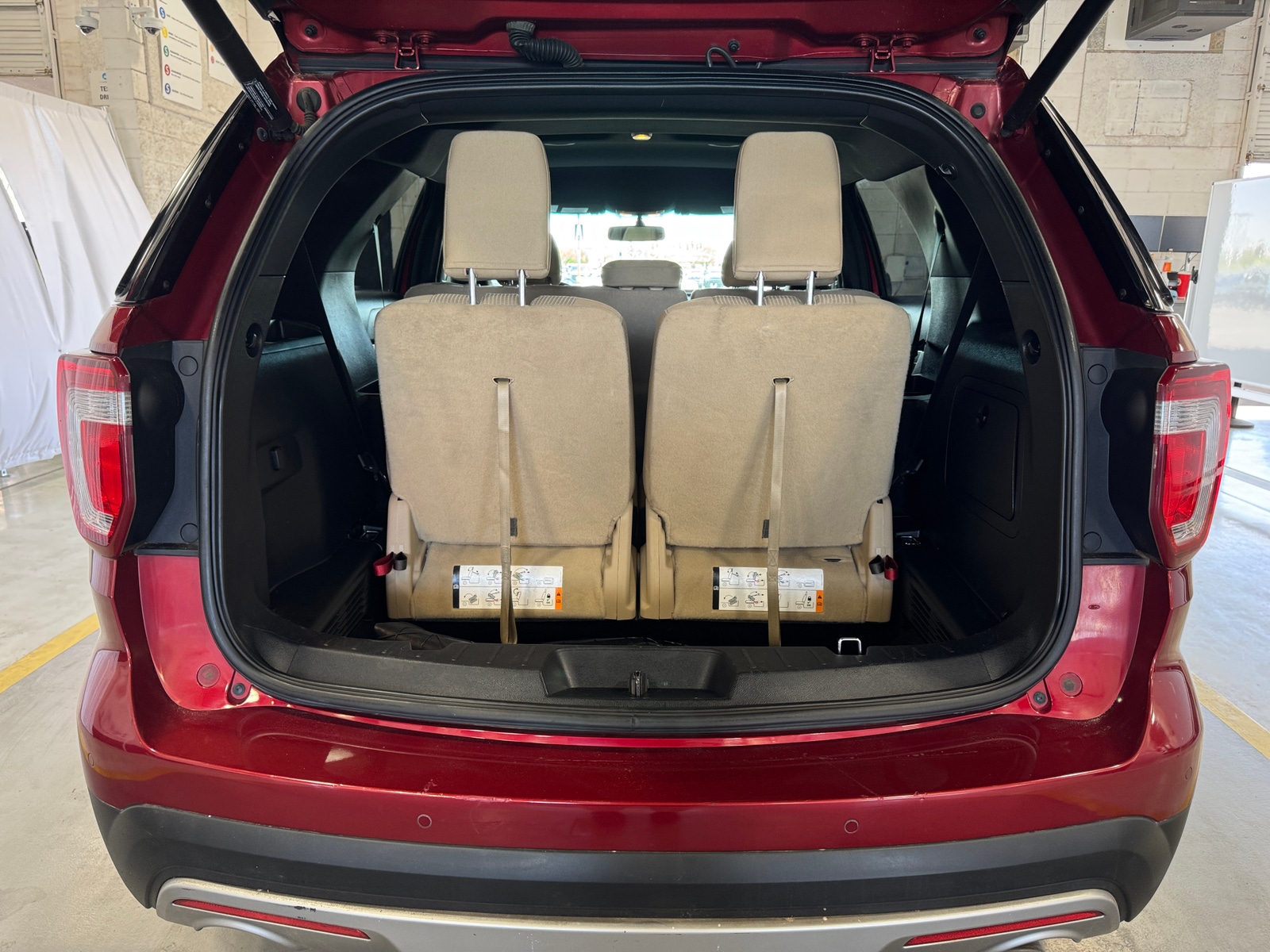 Thumbnail: 2016 Ford Explorer - 7