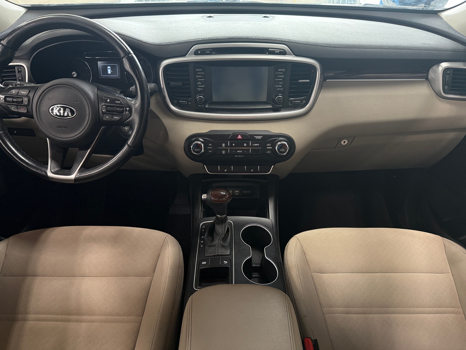 Thumbnail: 2017 Kia Sorento - 3